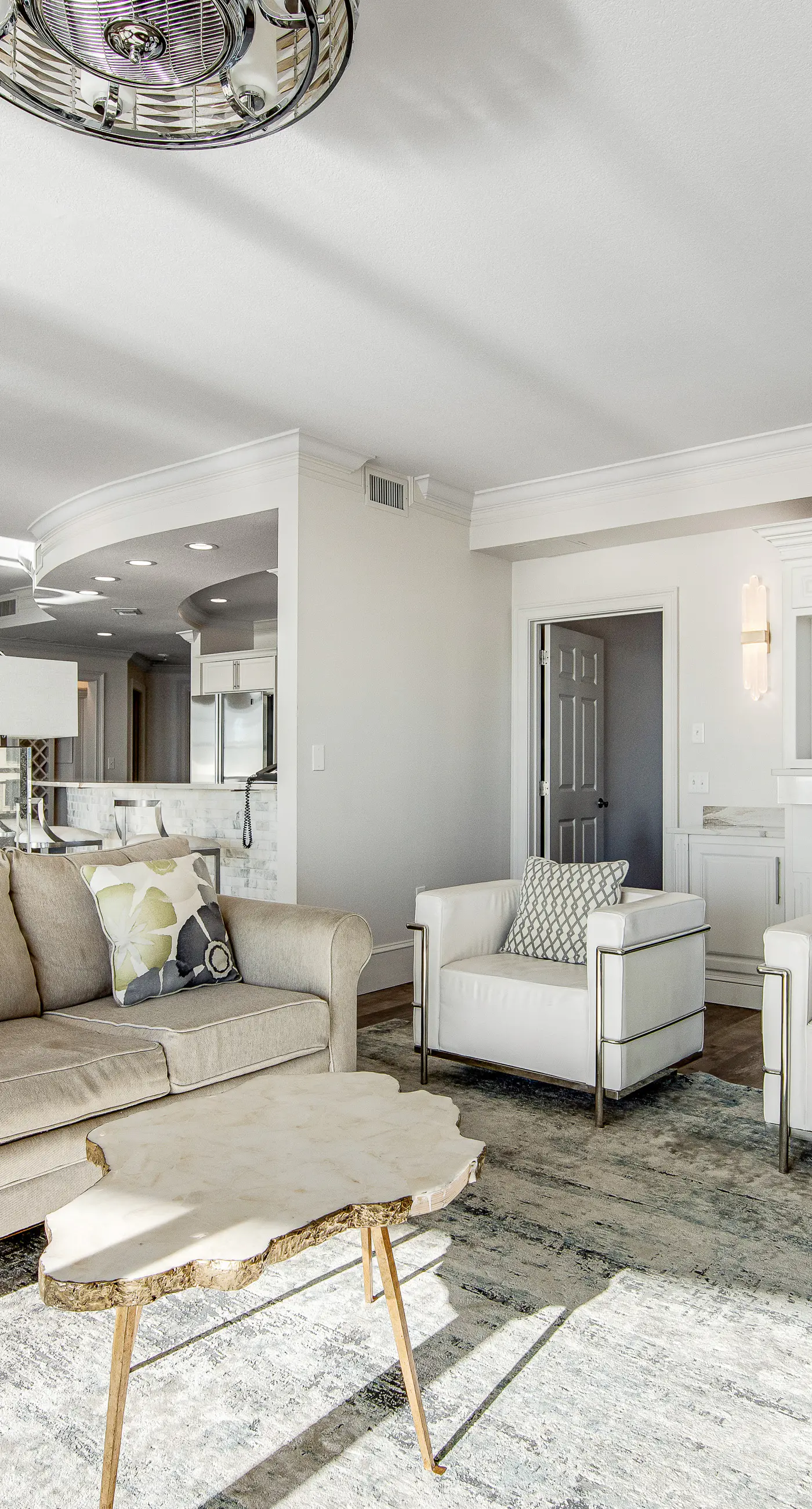 Corner Luxury Condo - Pools, Hot Tubs & Gym - Gulf-View Balcony, WiFi, W/D & AC