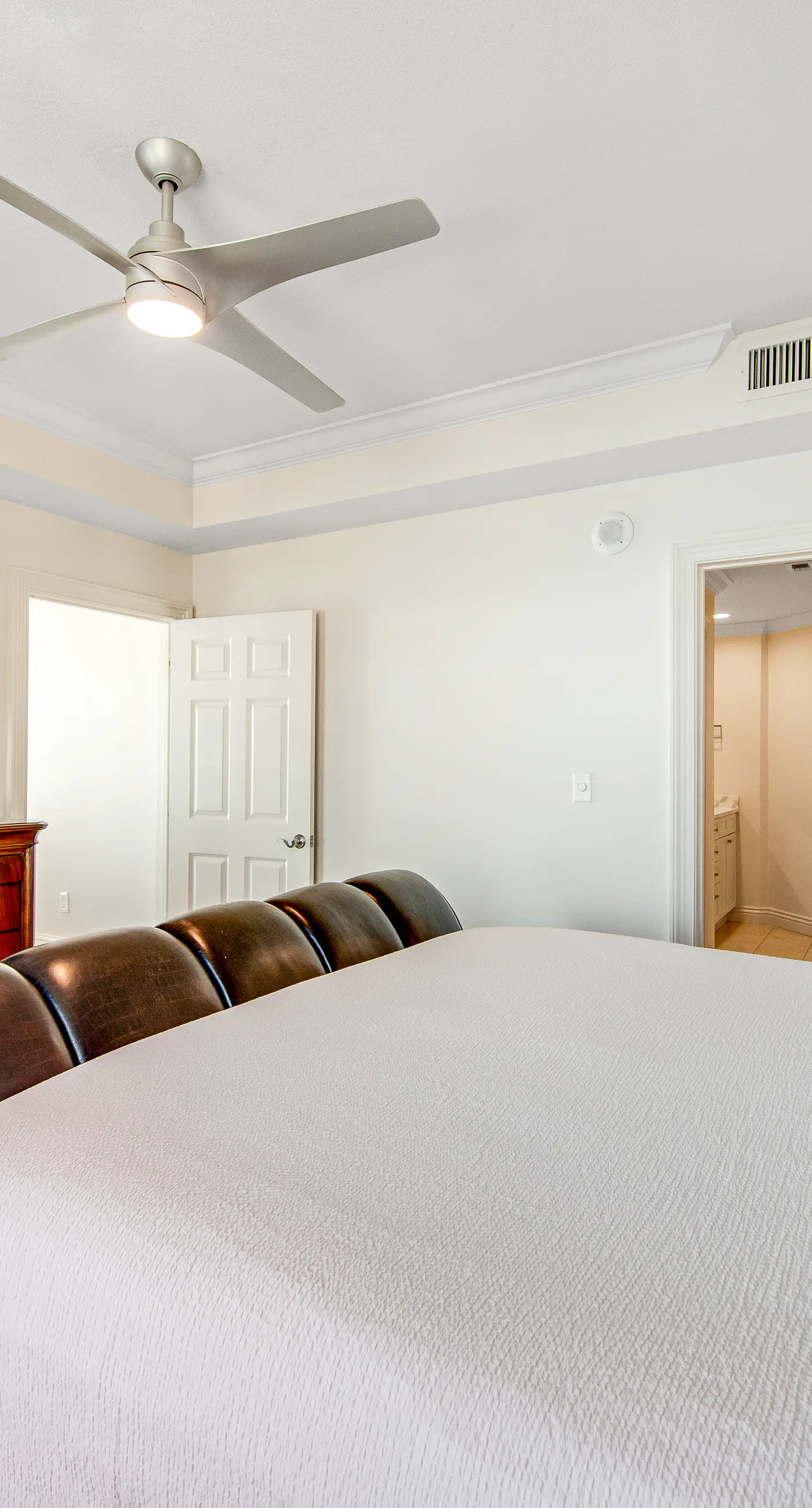 Corner Luxury Condo - Pools, Hot Tubs & Gym - Gulf-View Balcony, WiFi, W/D & AC