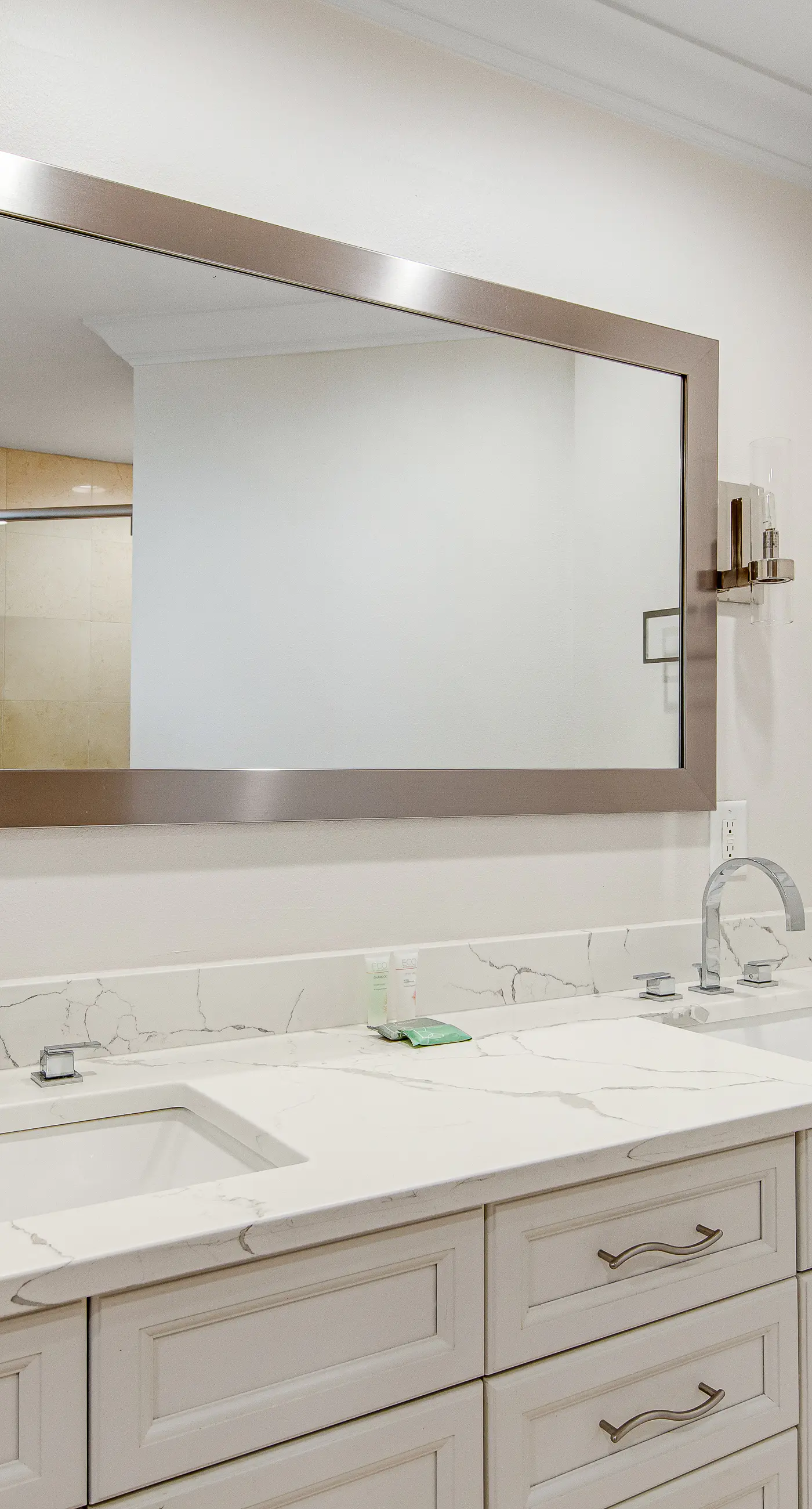 Corner Luxury Condo - Pools, Hot Tubs & Gym - Gulf-View Balcony, WiFi, W/D & AC