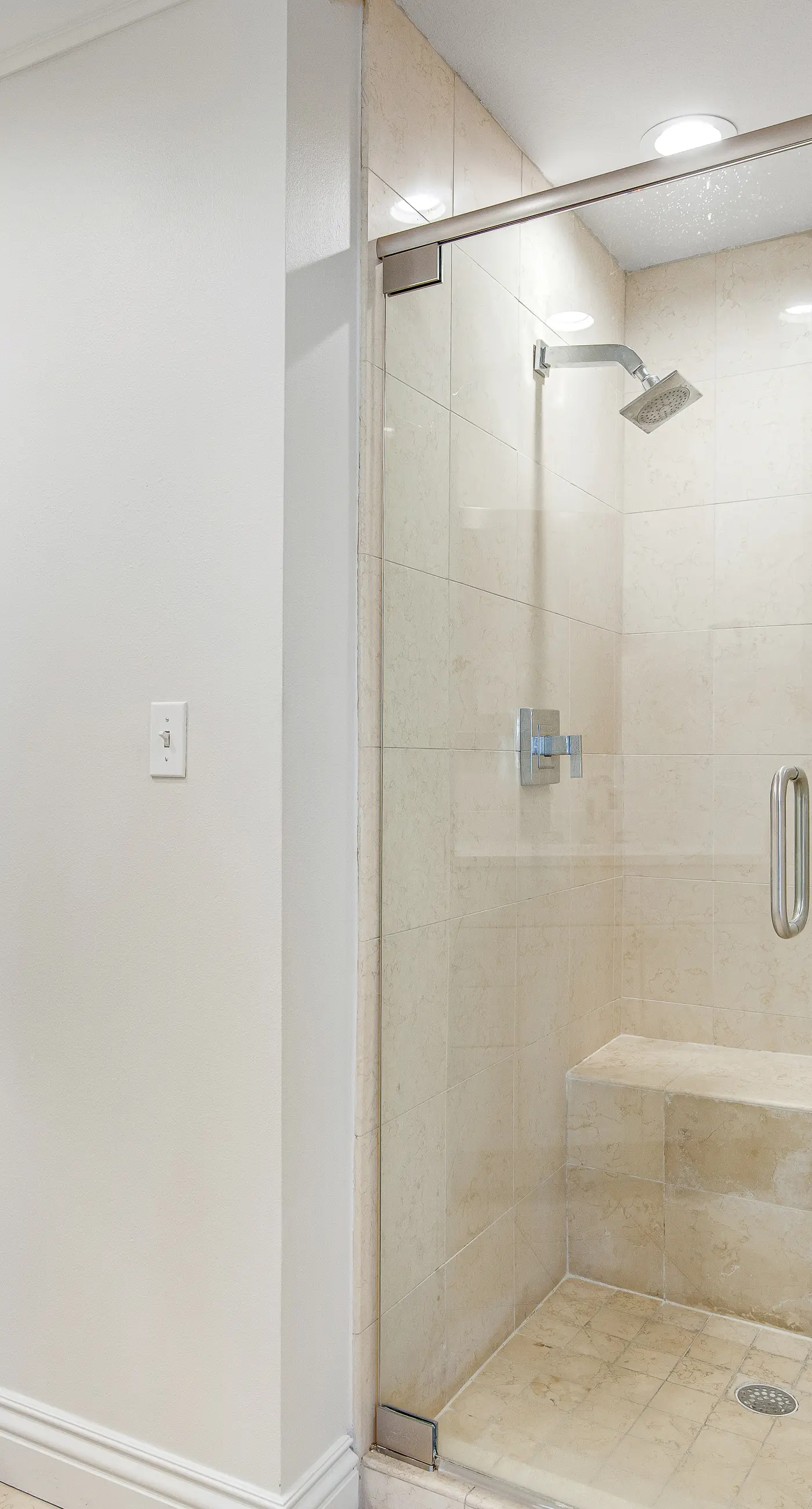 Corner Luxury Condo - Pools, Hot Tubs & Gym - Gulf-View Balcony, WiFi, W/D & AC