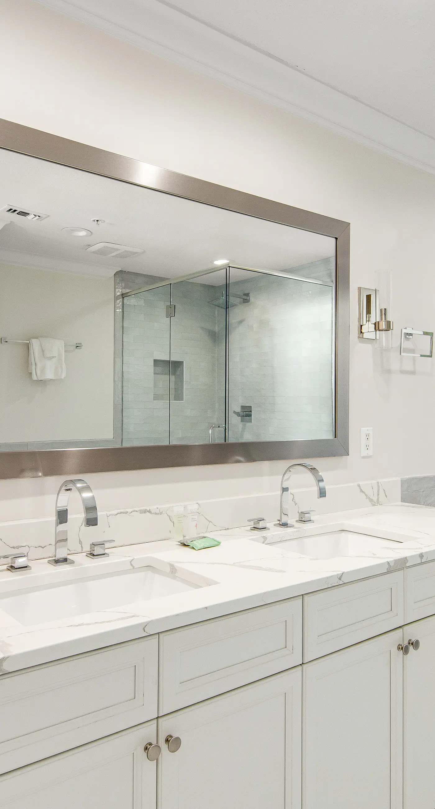 Corner Luxury Condo - Pools, Hot Tubs & Gym - Gulf-View Balcony, WiFi, W/D & AC