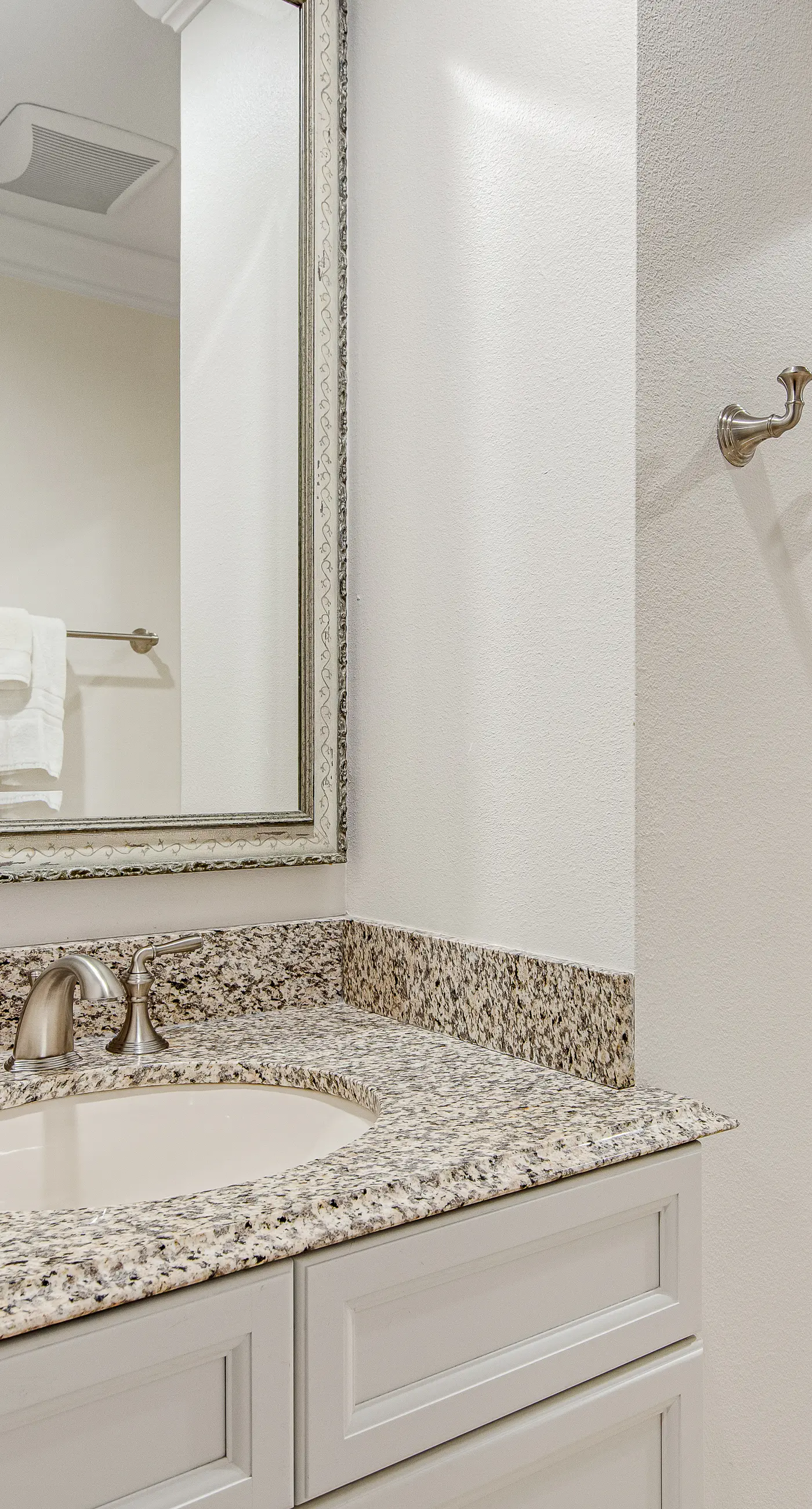 Corner Luxury Condo - Pools, Hot Tubs & Gym - Gulf-View Balcony, WiFi, W/D & AC