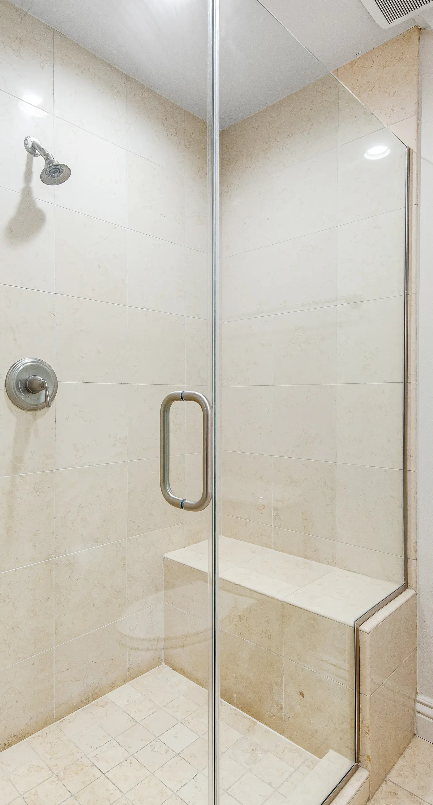 Corner Luxury Condo - Pools, Hot Tubs & Gym - Gulf-View Balcony, WiFi, W/D & AC