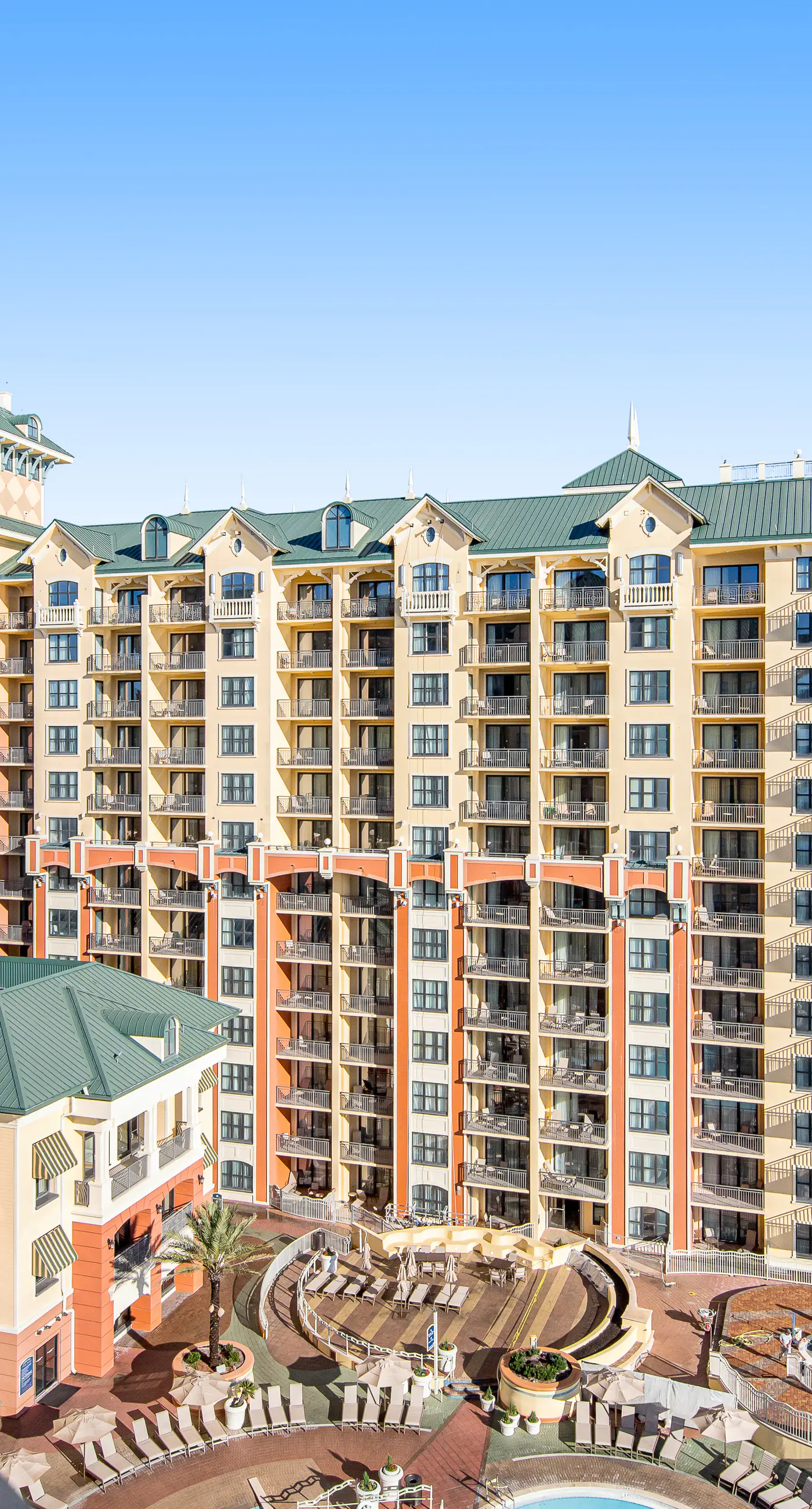 Corner Luxury Condo - Pools, Hot Tubs & Gym - Gulf-View Balcony, WiFi, W/D & AC