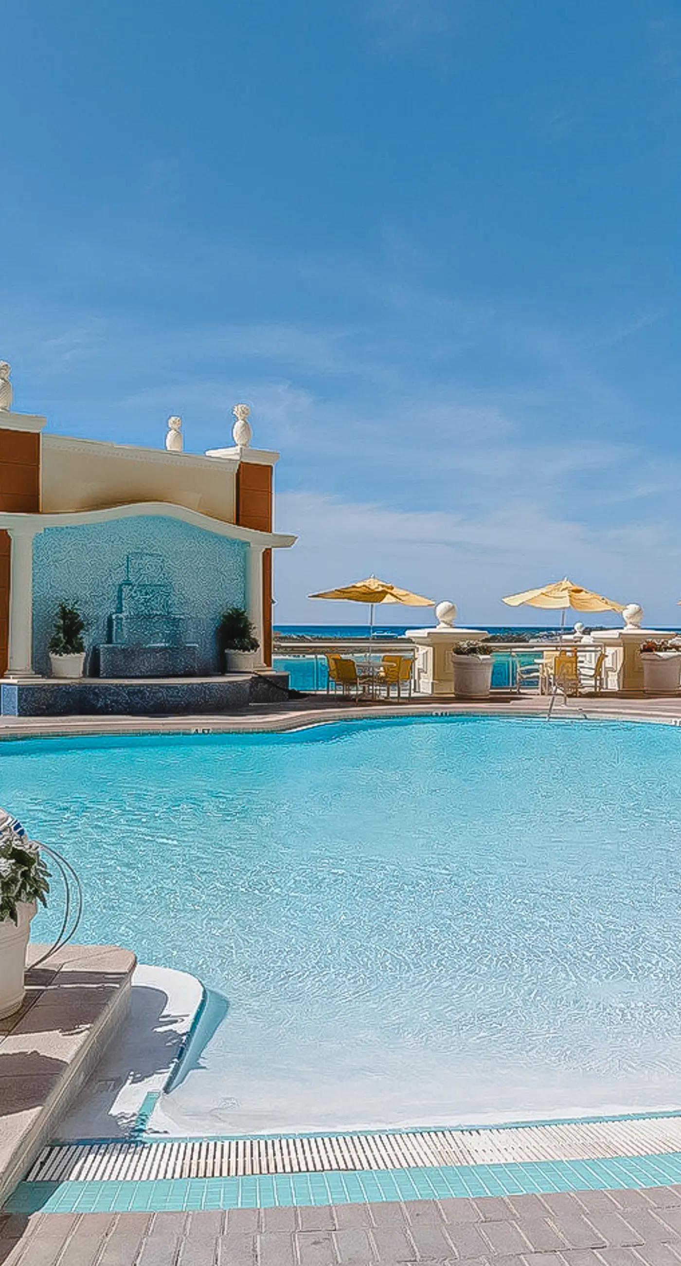 Corner Luxury Condo - Pools, Hot Tubs & Gym - Gulf-View Balcony, WiFi, W/D & AC