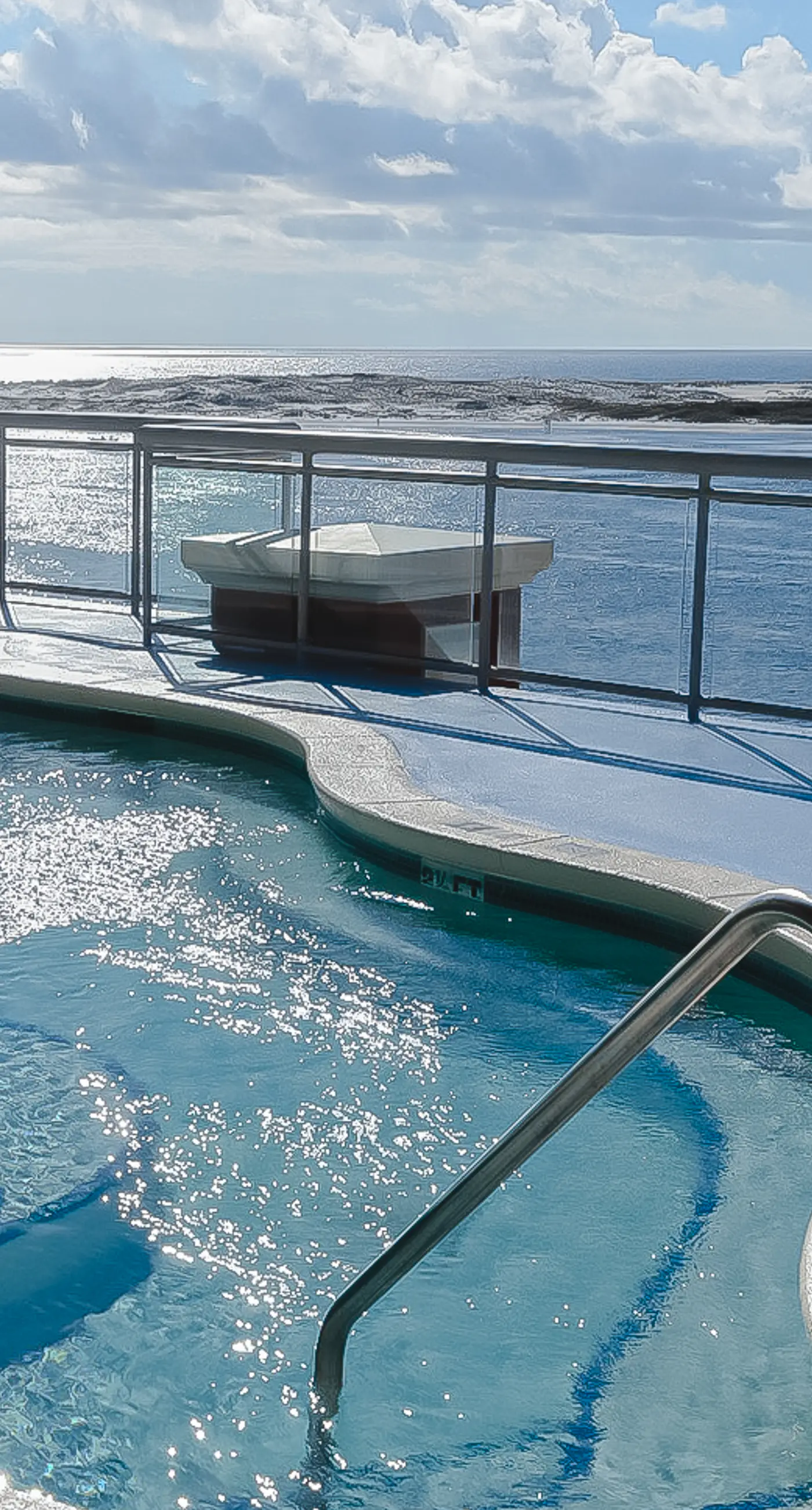 Corner Luxury Condo - Pools, Hot Tubs & Gym - Gulf-View Balcony, WiFi, W/D & AC