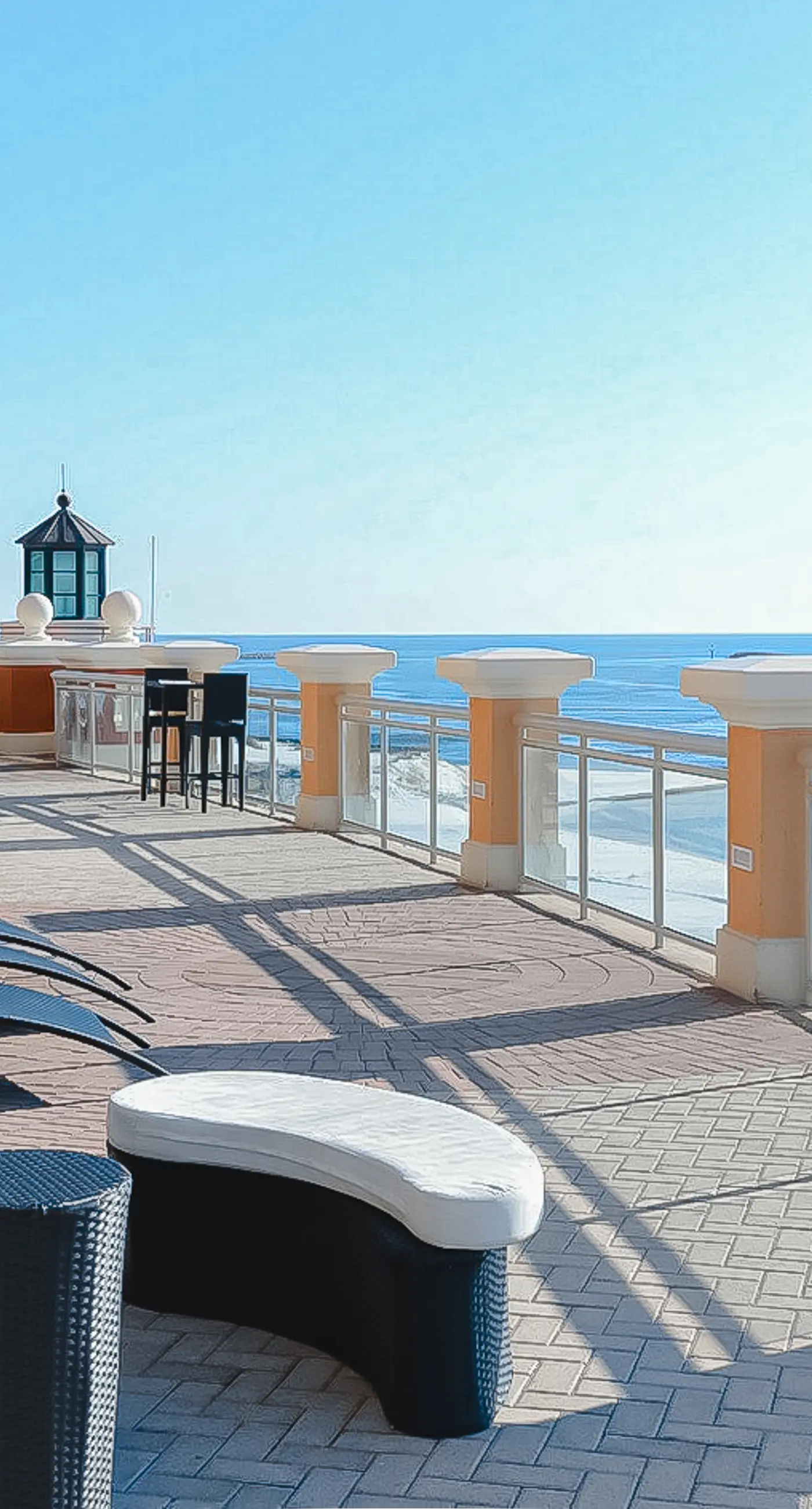 Corner Luxury Condo - Pools, Hot Tubs & Gym - Gulf-View Balcony, WiFi, W/D & AC