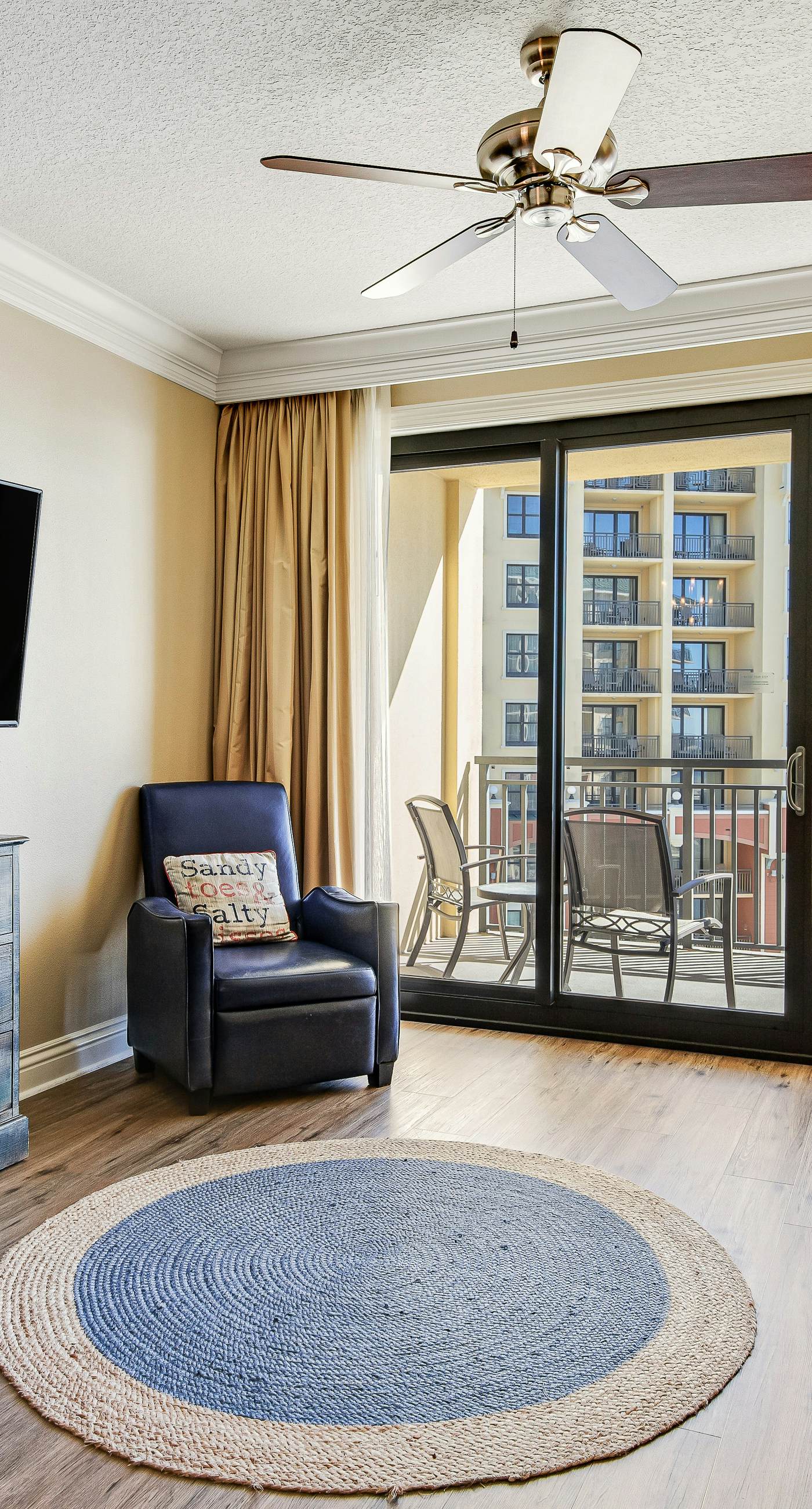 The Dolphin Suite - 2 Water-View Balconies, WiFi, W/D, AC, Pools, Hot Tubs & Gym