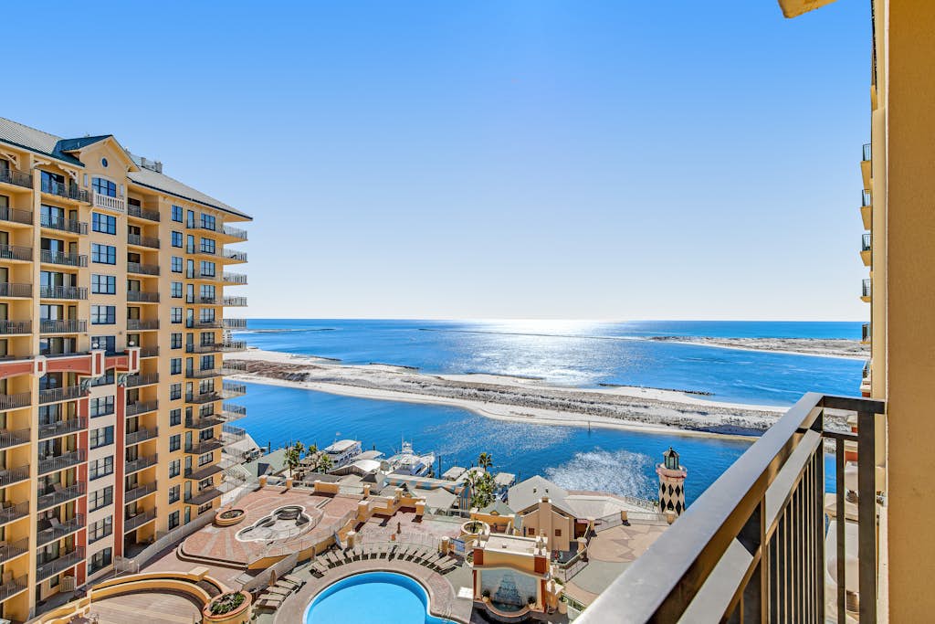 The Dolphin Suite - 2 Water-View Balconies, WiFi, W/D, AC, Pools, Hot Tubs & Gym