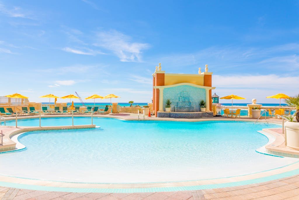 The Dolphin Suite - 2 Water-View Balconies, WiFi, W/D, AC, Pools, Hot Tubs & Gym