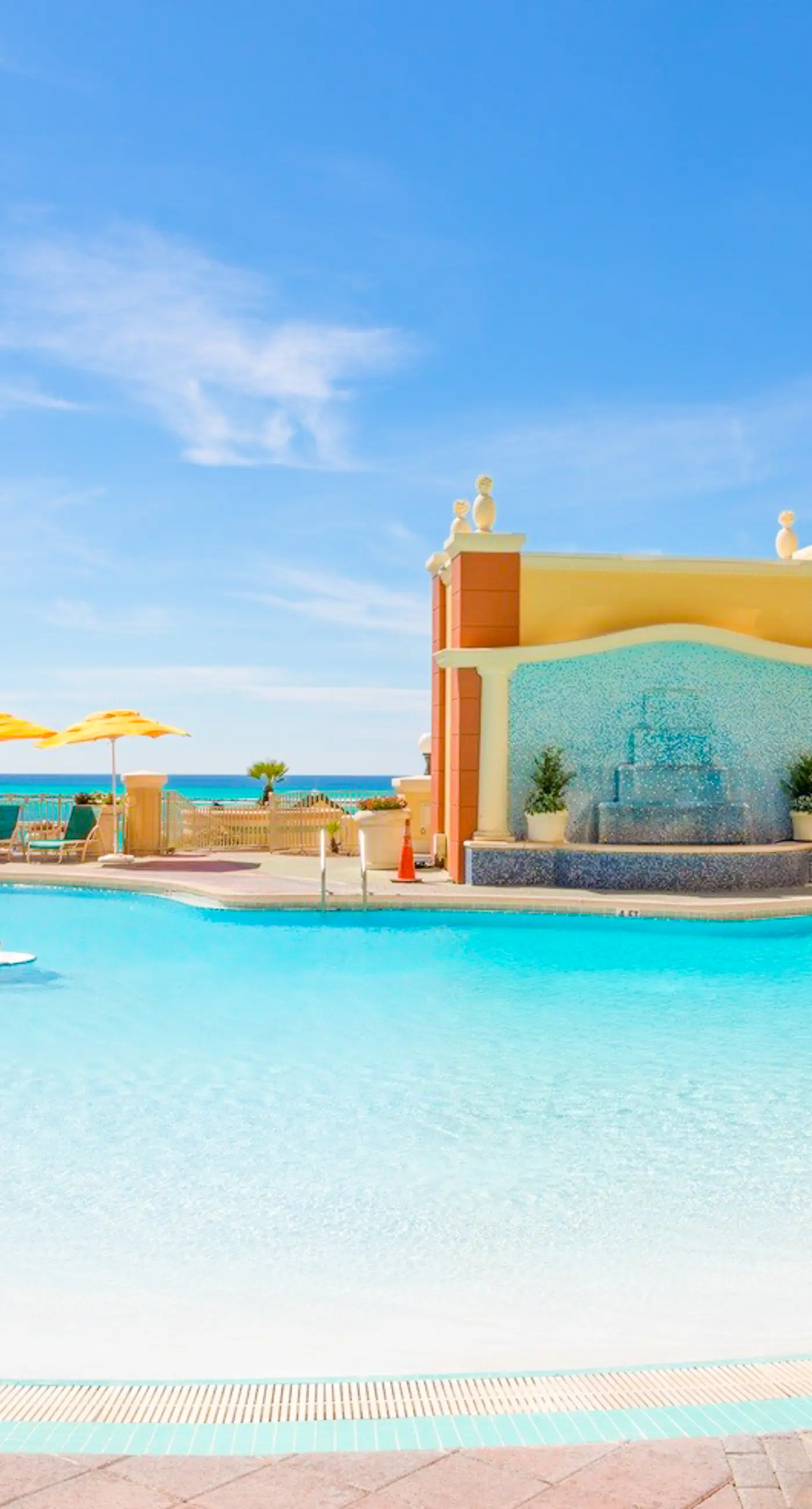 The Dolphin Suite - 2 Water-View Balconies, WiFi, W/D, AC, Pools, Hot Tubs & Gym