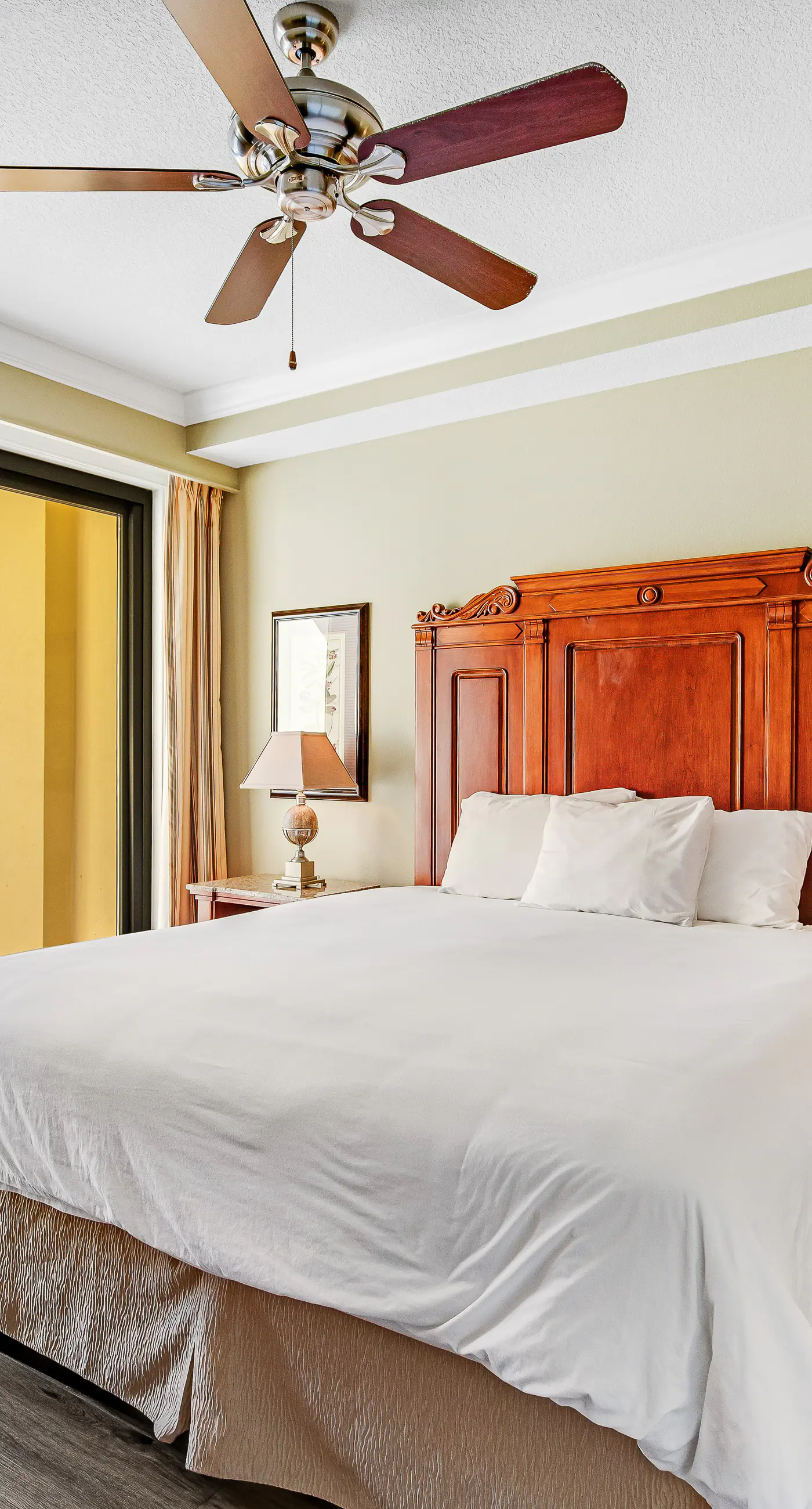 The Dolphin Suite - 2 Water-View Balconies, WiFi, W/D, AC, Pools, Hot Tubs & Gym