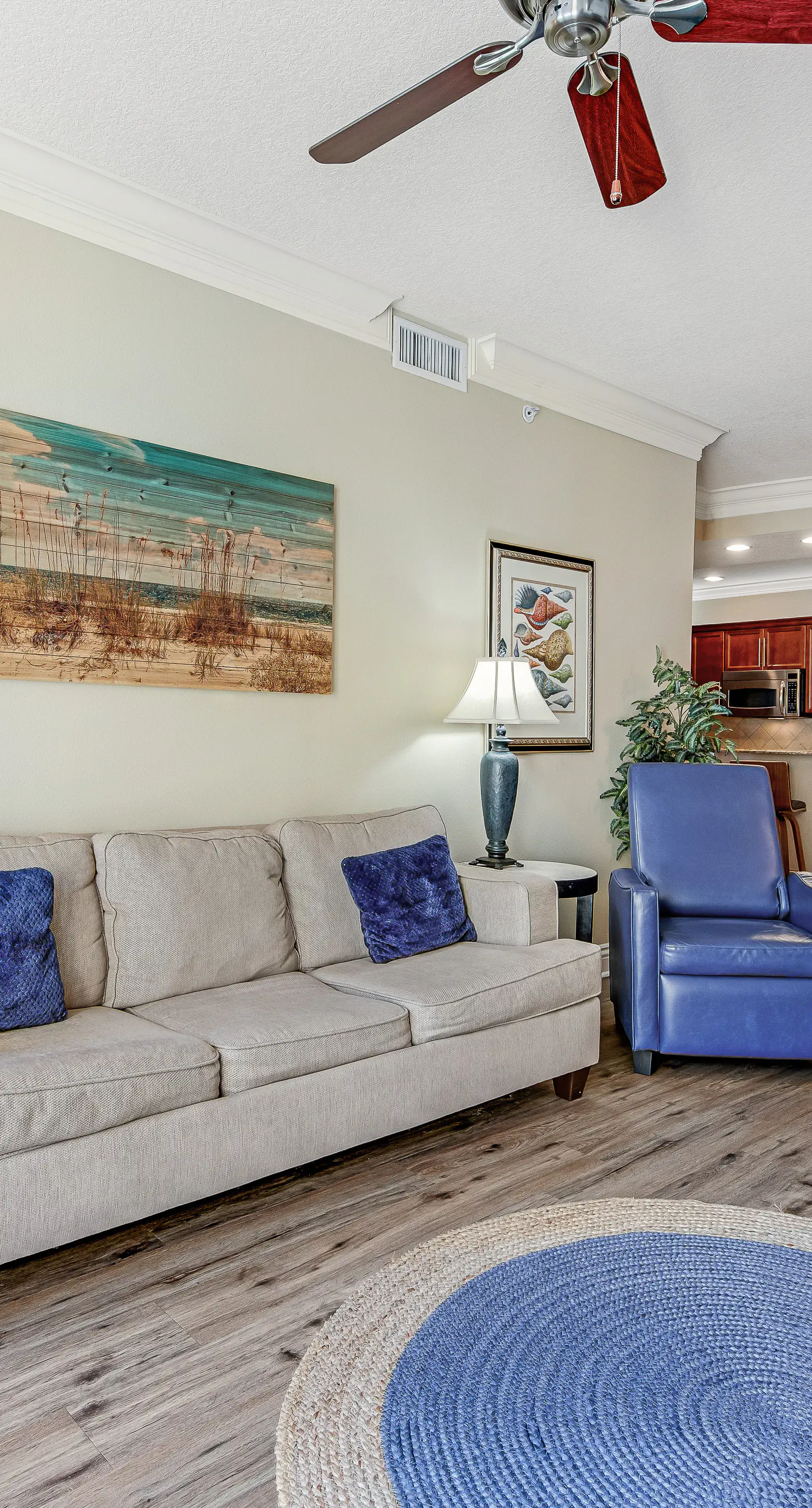 The Dolphin Suite - 2 Water-View Balconies, WiFi, W/D, AC, Pools, Hot Tubs & Gym