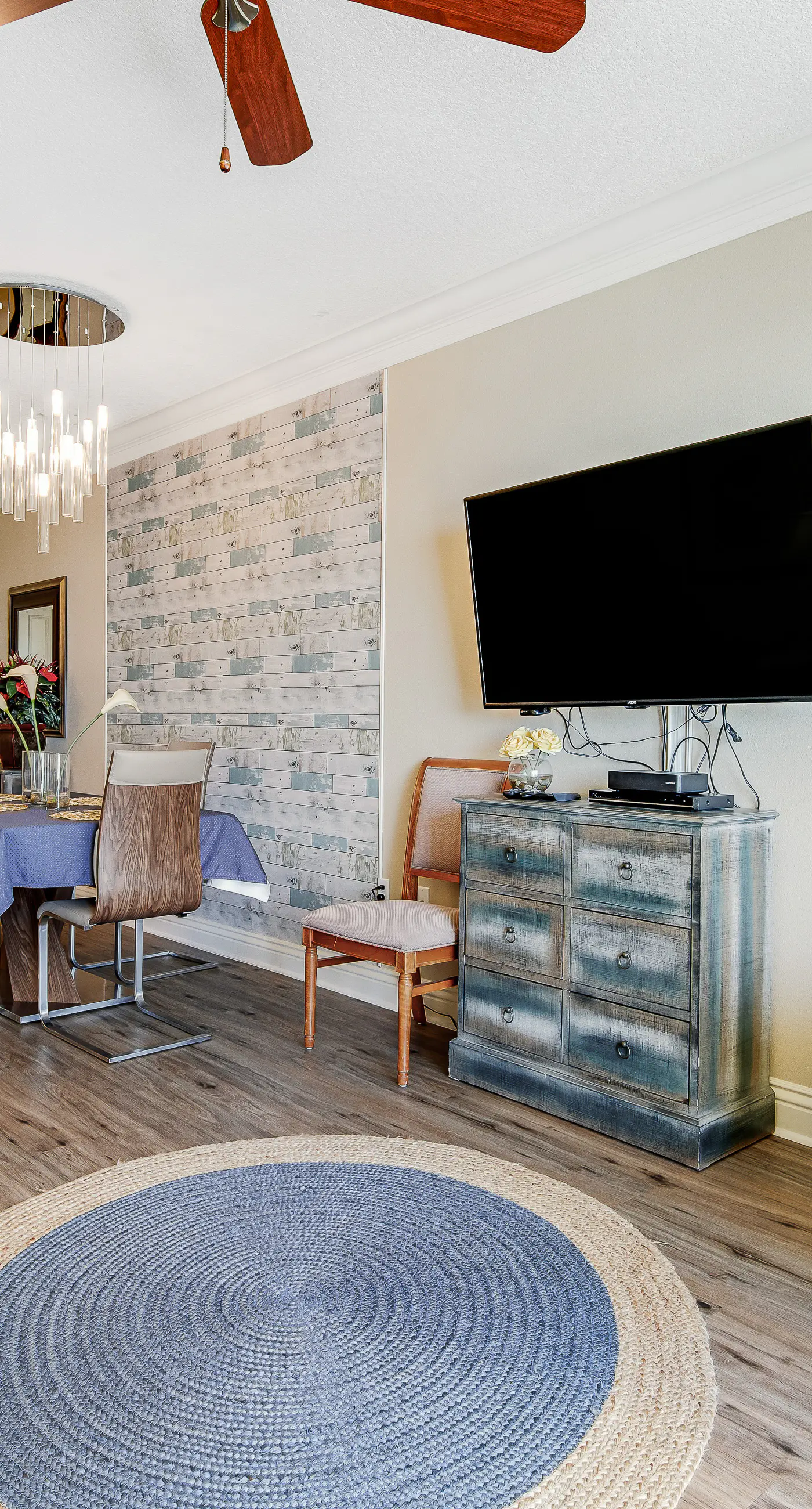 The Dolphin Suite - 2 Water-View Balconies, WiFi, W/D, AC, Pools, Hot Tubs & Gym