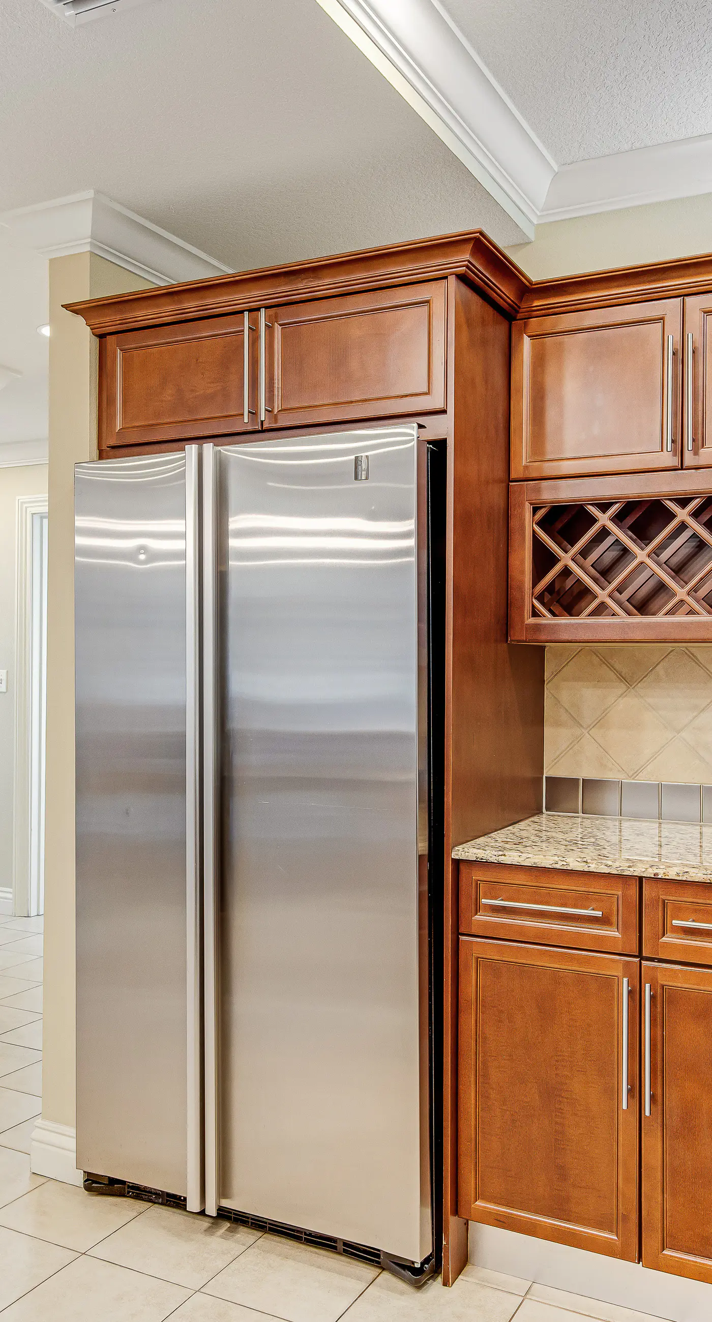 The Dolphin Suite - 2 Water-View Balconies, WiFi, W/D, AC, Pools, Hot Tubs & Gym