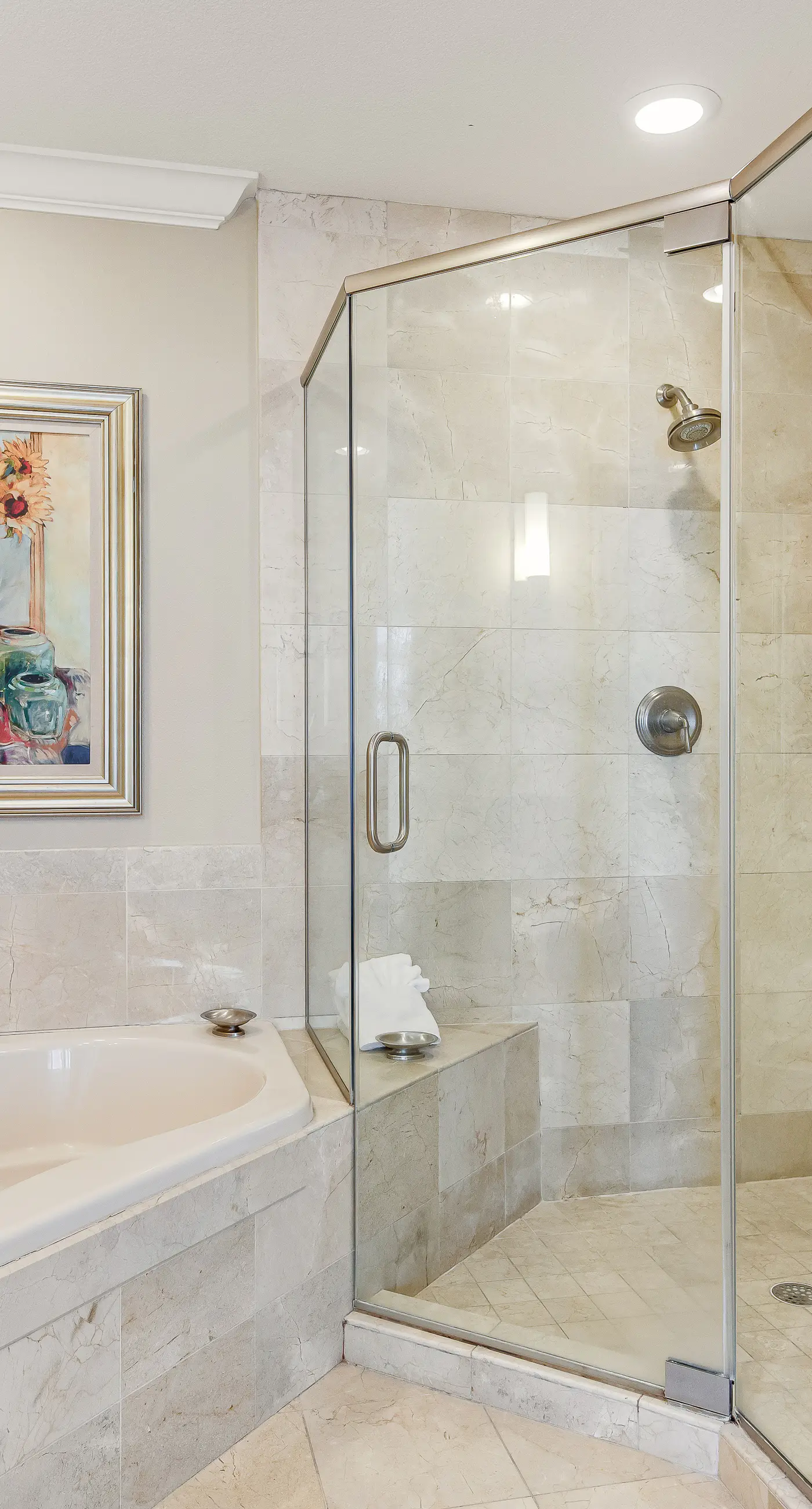 The Dolphin Suite - 2 Water-View Balconies, WiFi, W/D, AC, Pools, Hot Tubs & Gym