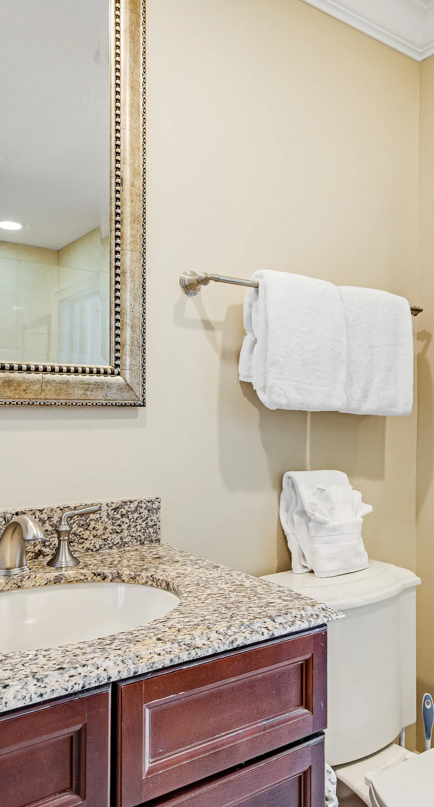 The Dolphin Suite - 2 Water-View Balconies, WiFi, W/D, AC, Pools, Hot Tubs & Gym