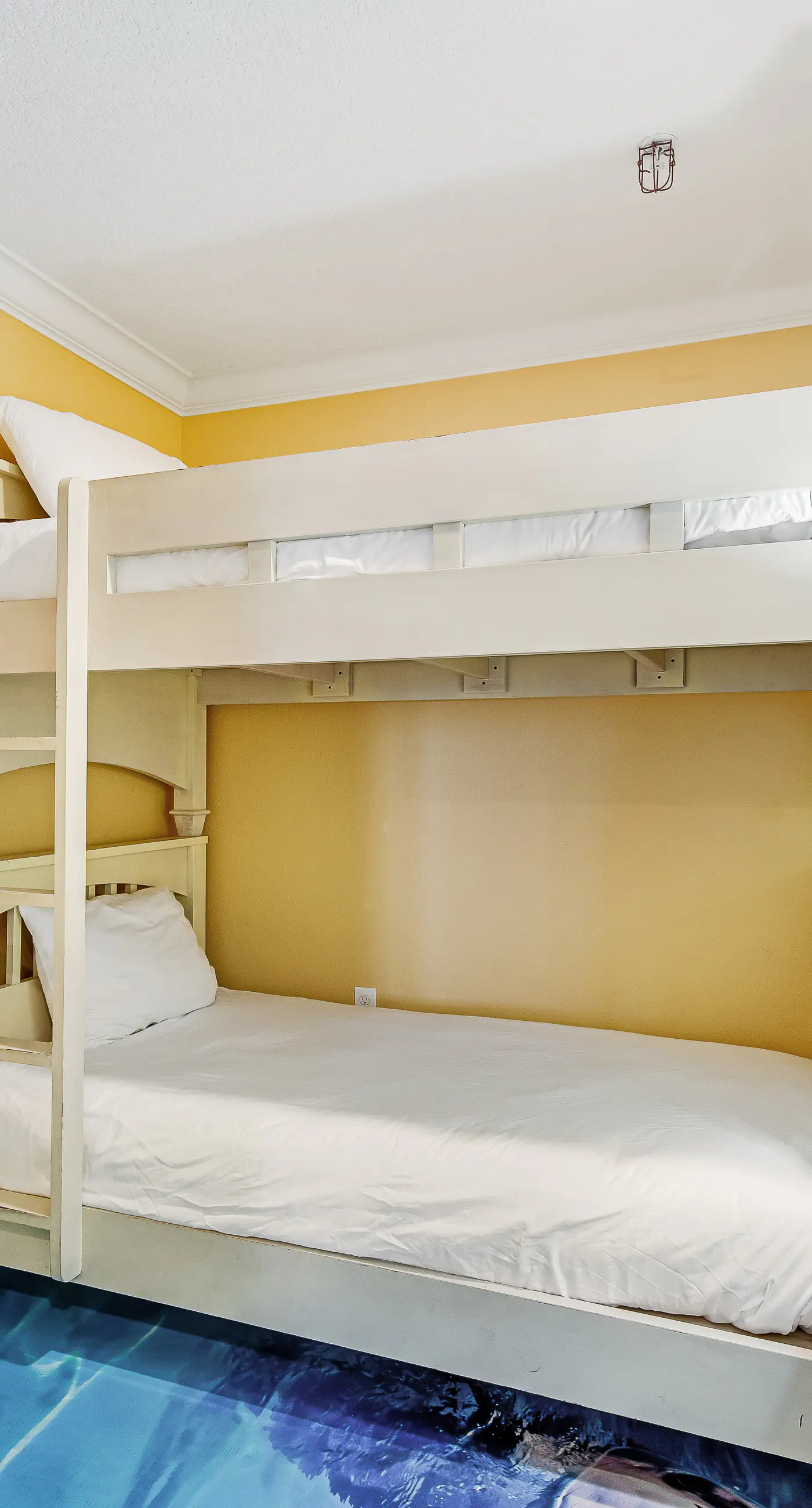 The Dolphin Suite - 2 Water-View Balconies, WiFi, W/D, AC, Pools, Hot Tubs & Gym