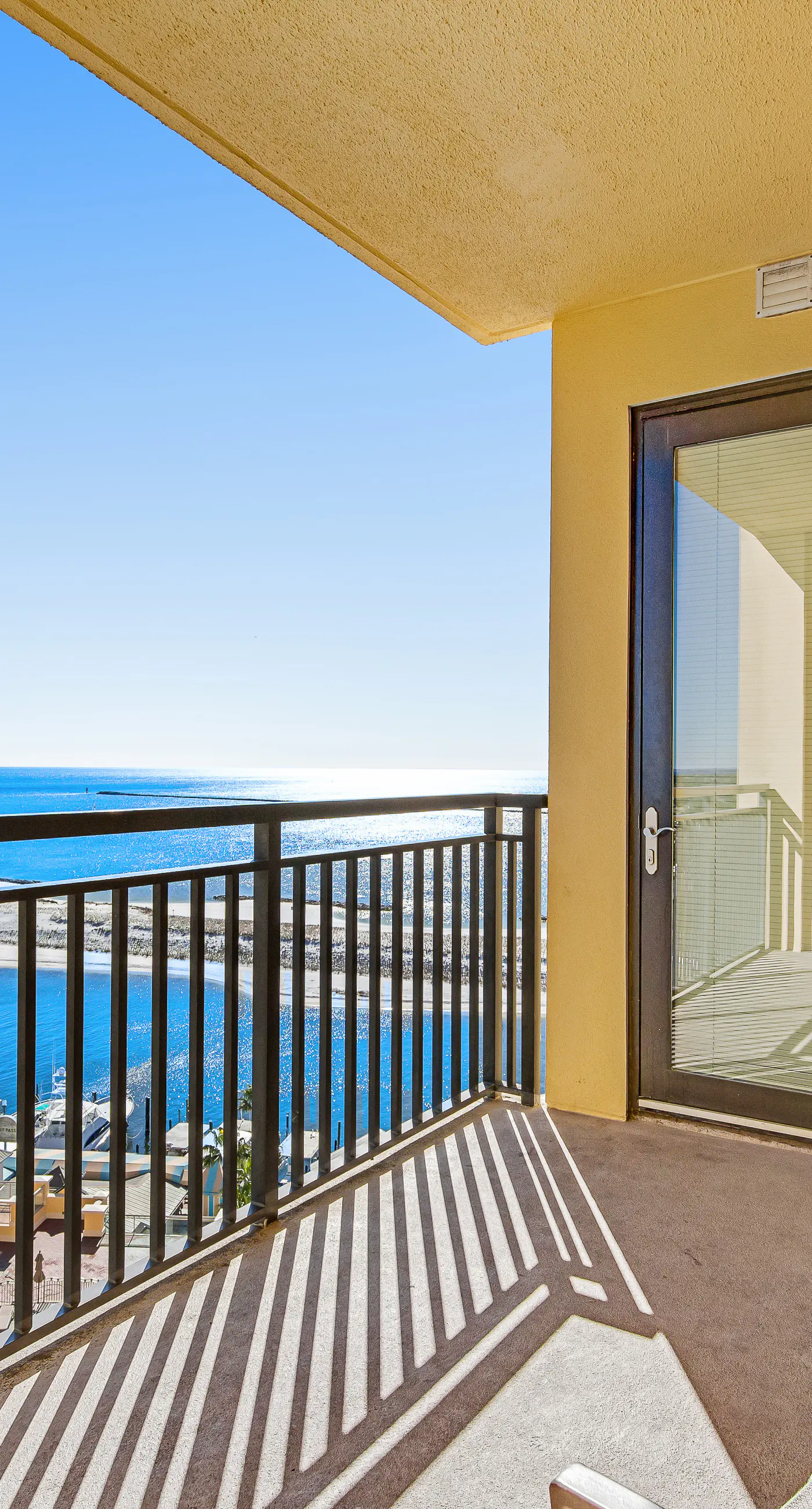The Dolphin Suite - 2 Water-View Balconies, WiFi, W/D, AC, Pools, Hot Tubs & Gym