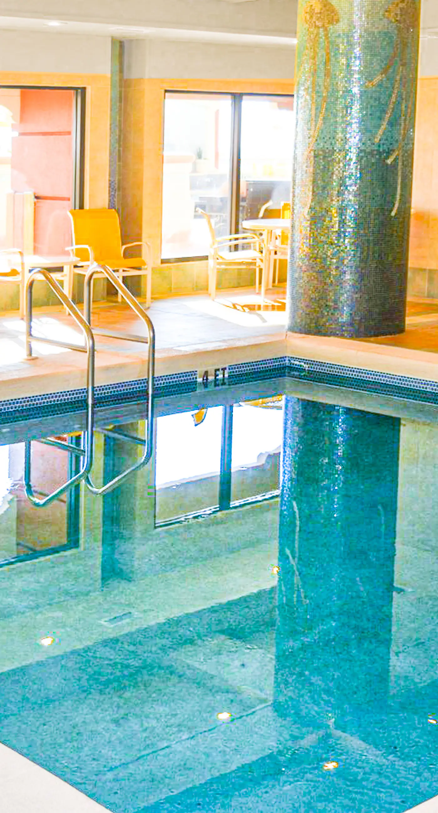 The Dolphin Suite - 2 Water-View Balconies, WiFi, W/D, AC, Pools, Hot Tubs & Gym
