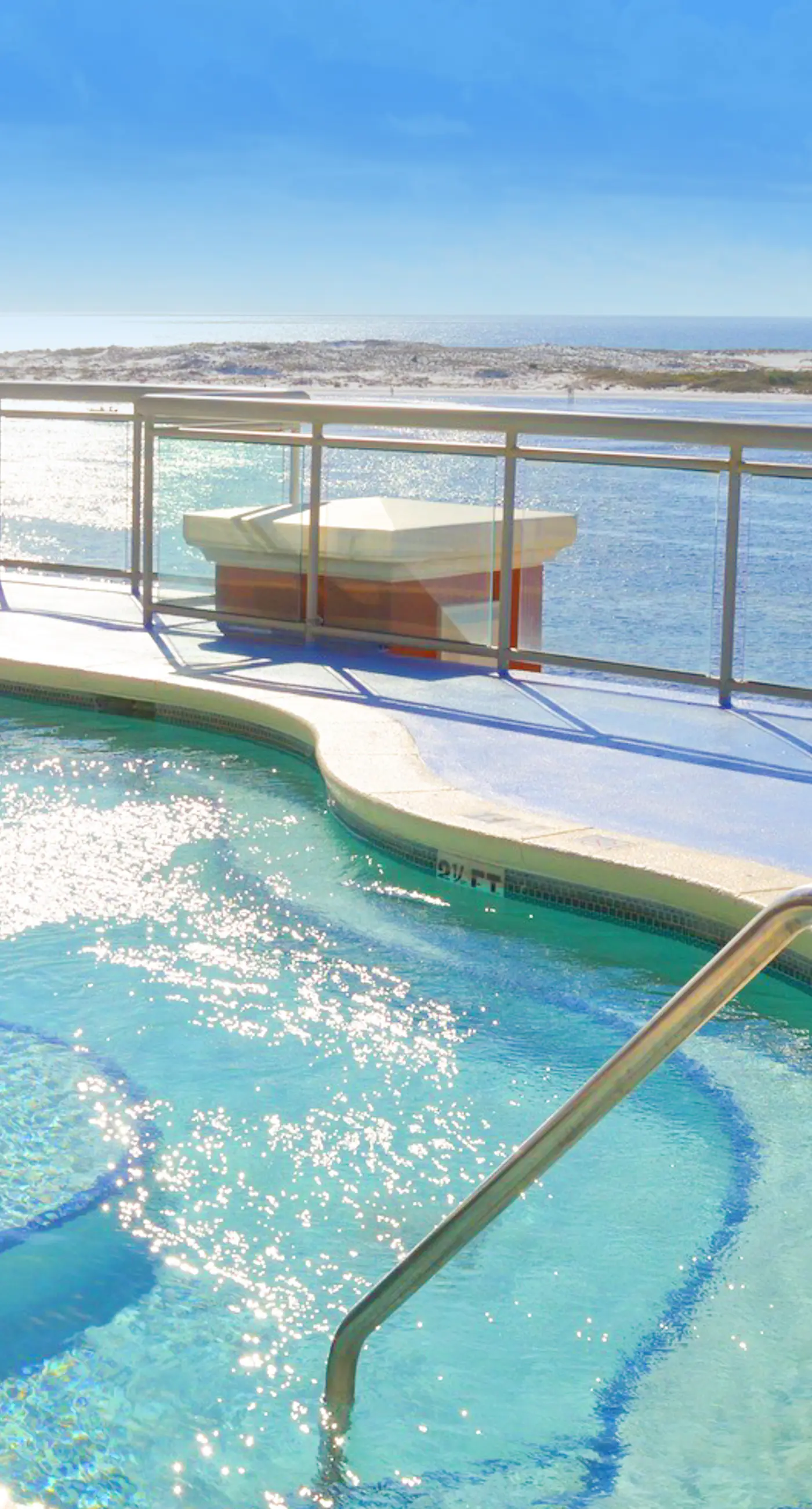 The Dolphin Suite - 2 Water-View Balconies, WiFi, W/D, AC, Pools, Hot Tubs & Gym
