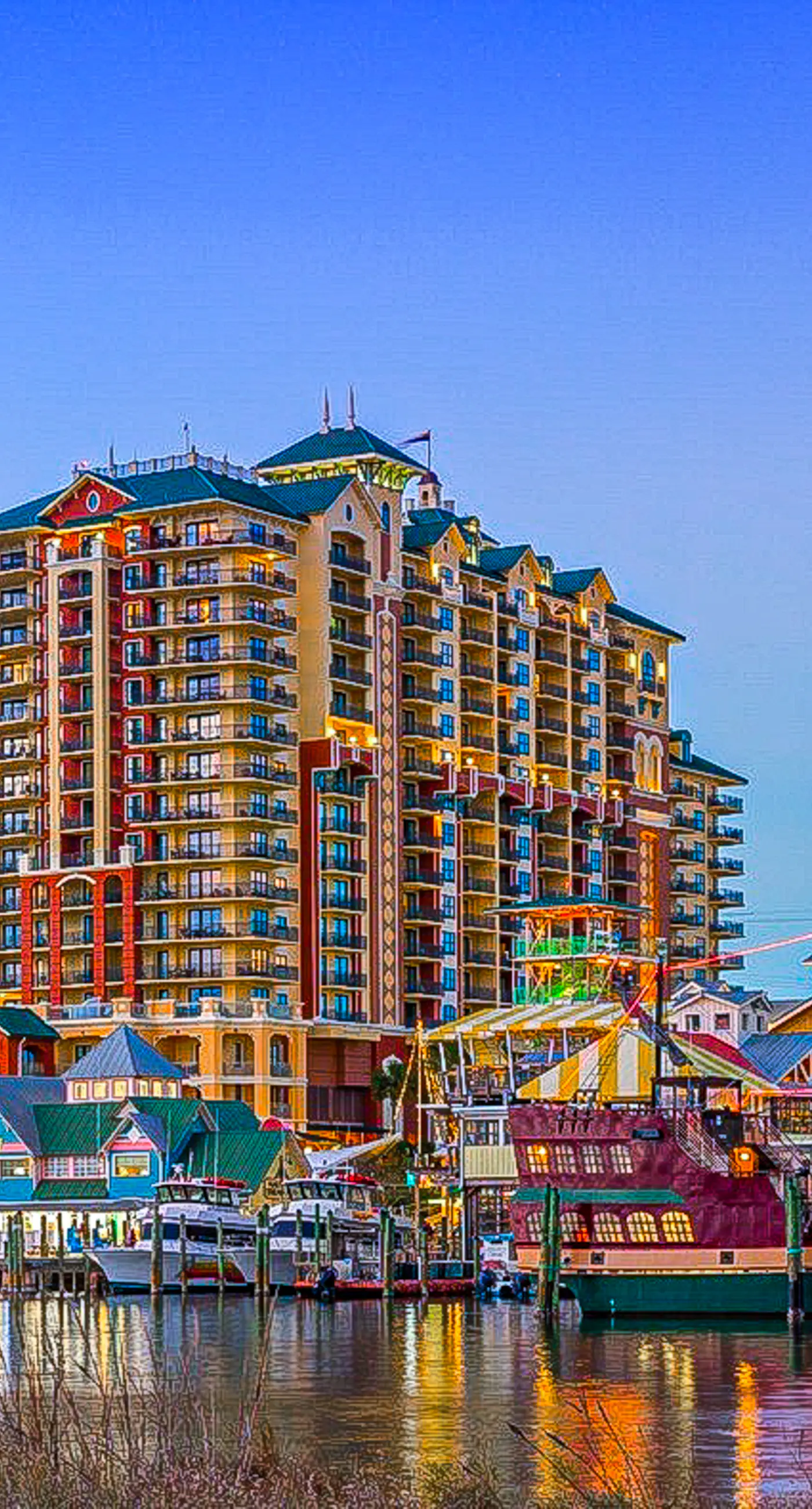 The Dolphin Suite - 2 Water-View Balconies, WiFi, W/D, AC, Pools, Hot Tubs & Gym