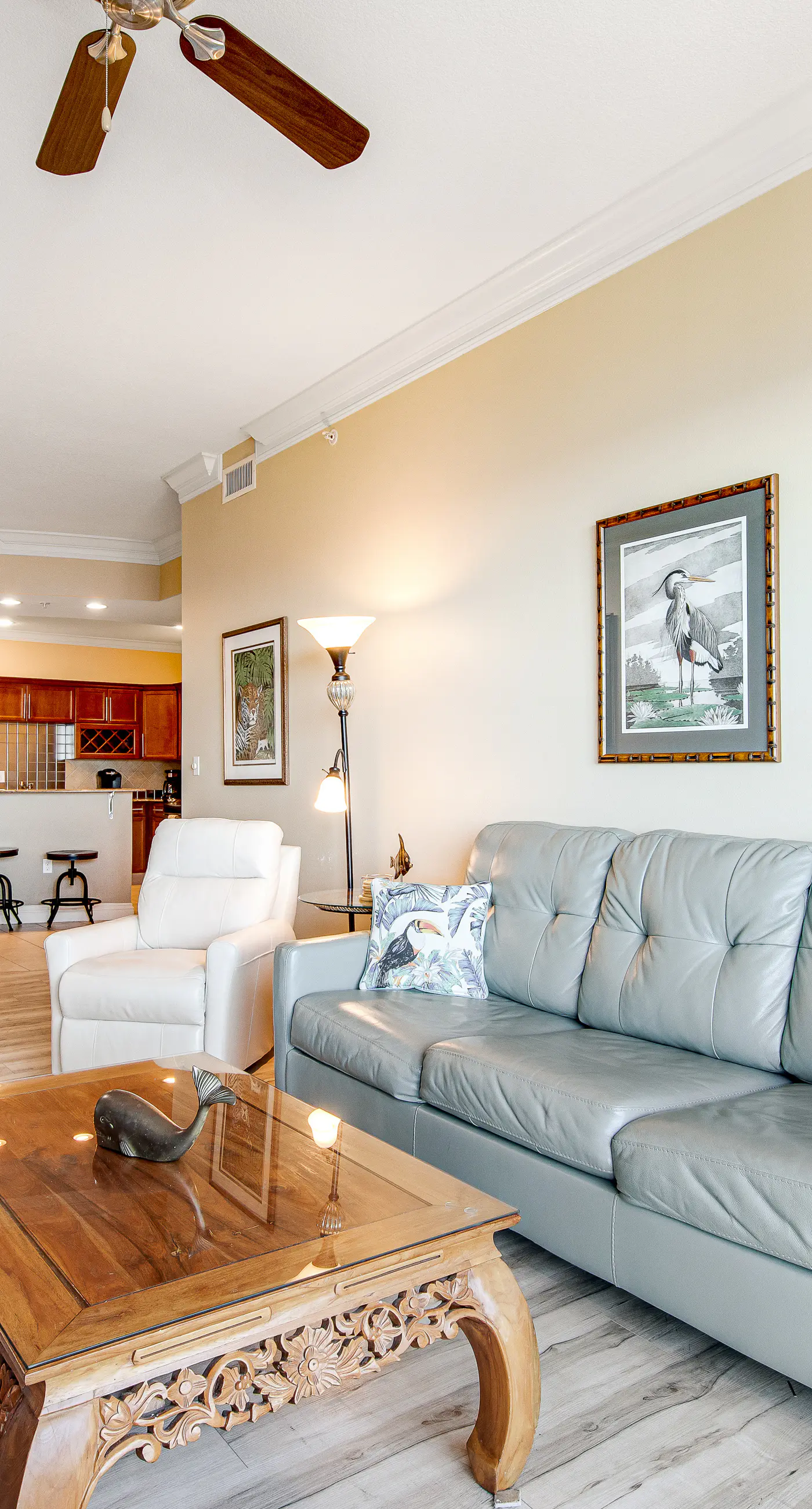 Penthouse condo Emerald Grande with pools, hot tubs, gym - water-view balconies