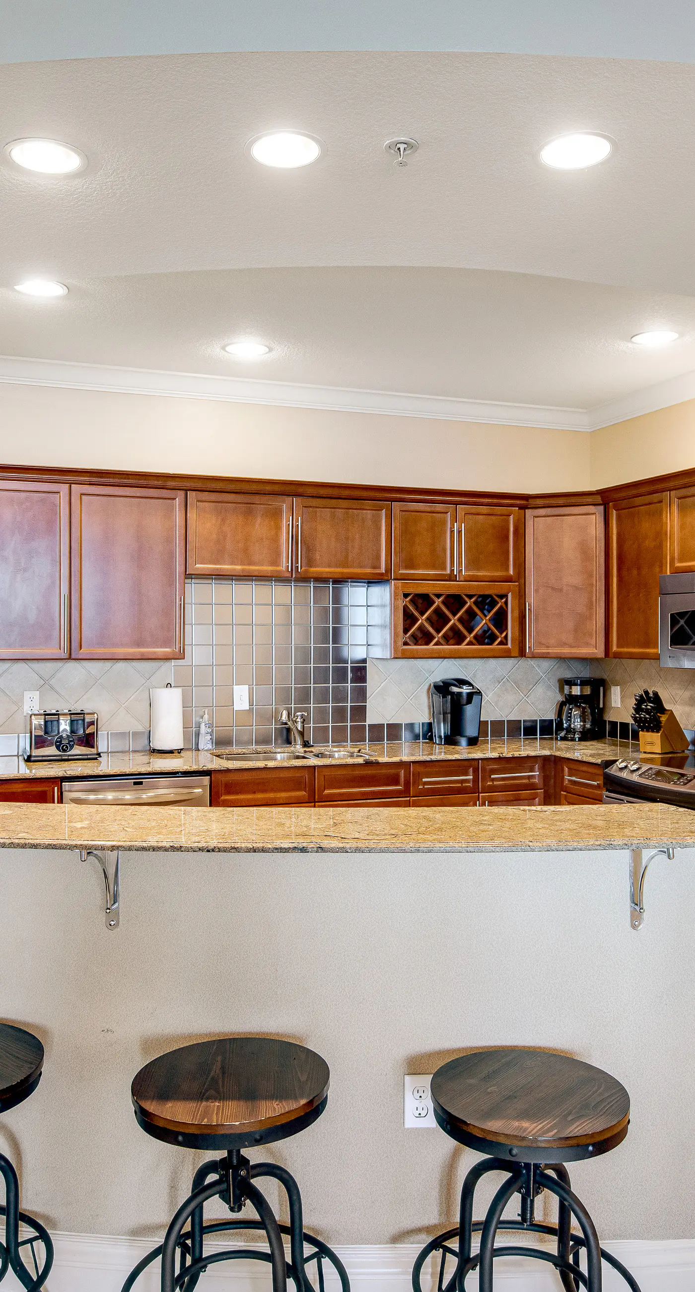 Penthouse condo Emerald Grande with pools, hot tubs, gym - water-view balconies