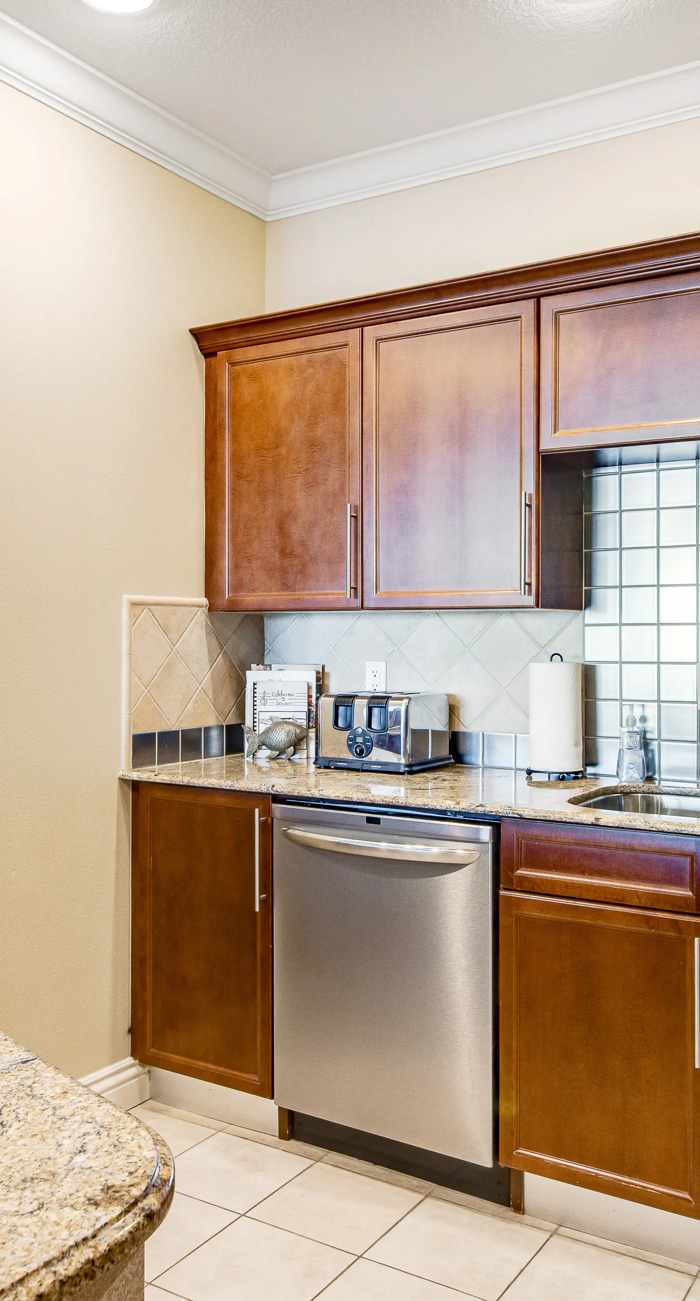 Penthouse condo Emerald Grande with pools, hot tubs, gym - water-view balconies