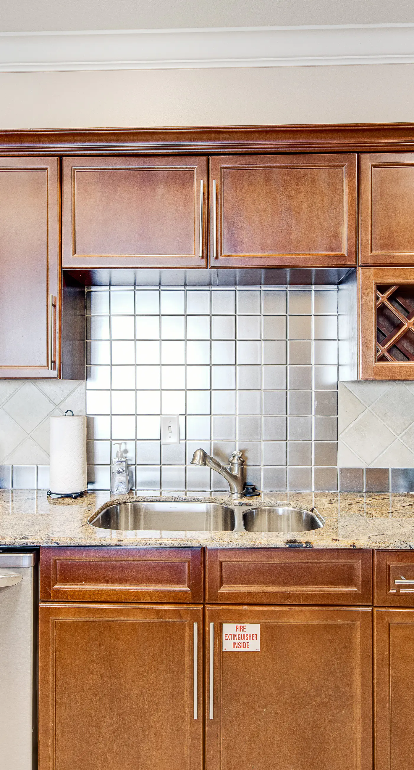 Penthouse condo Emerald Grande with pools, hot tubs, gym - water-view balconies