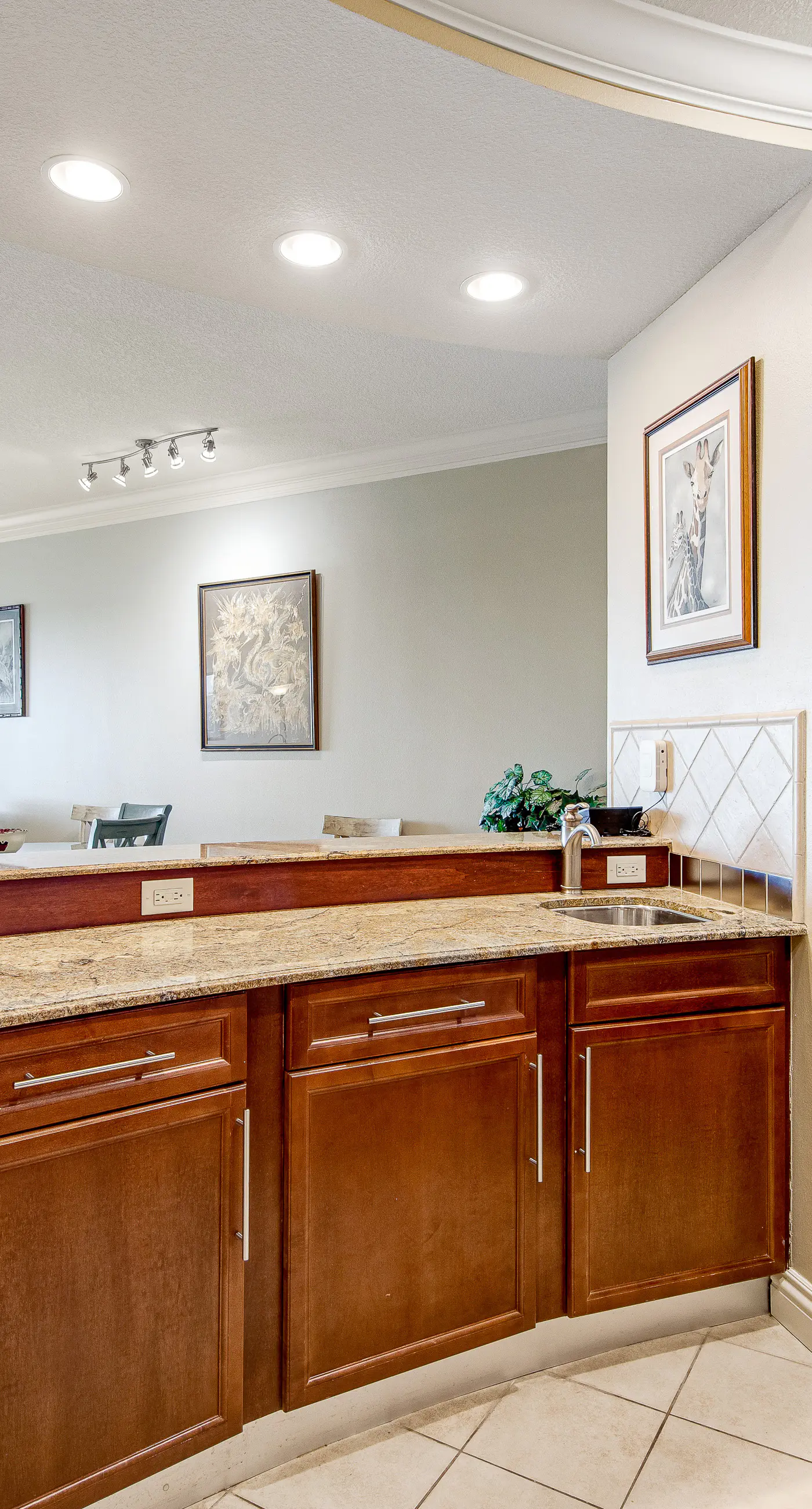 Penthouse condo Emerald Grande with pools, hot tubs, gym - water-view balconies