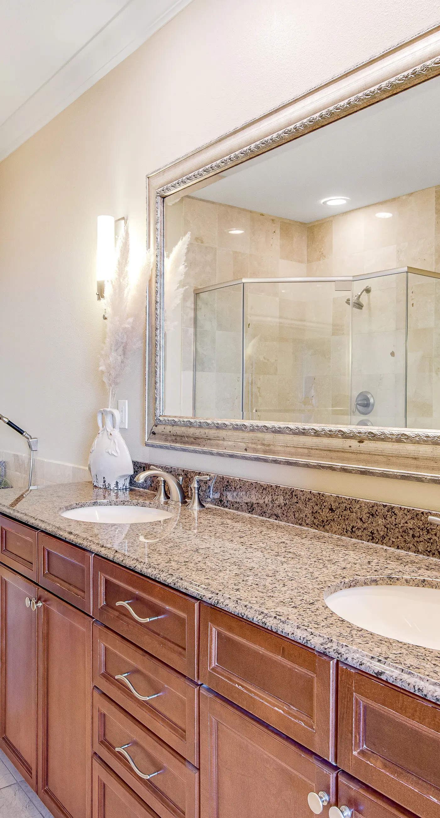 Penthouse condo Emerald Grande with pools, hot tubs, gym - water-view balconies