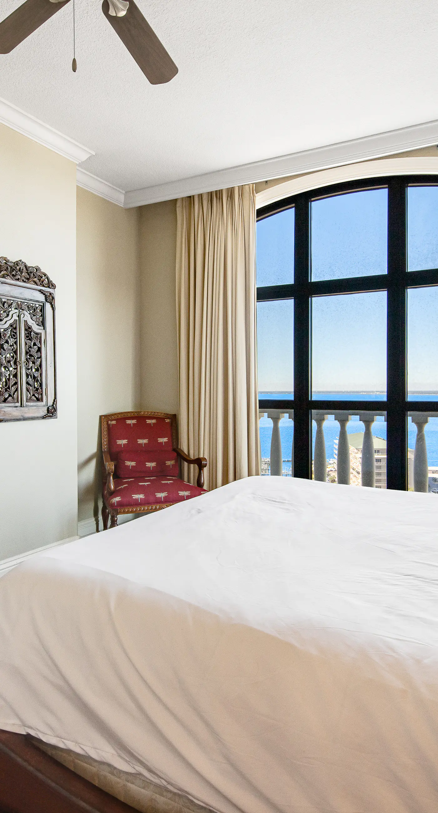 Penthouse condo Emerald Grande with pools, hot tubs, gym - water-view balconies