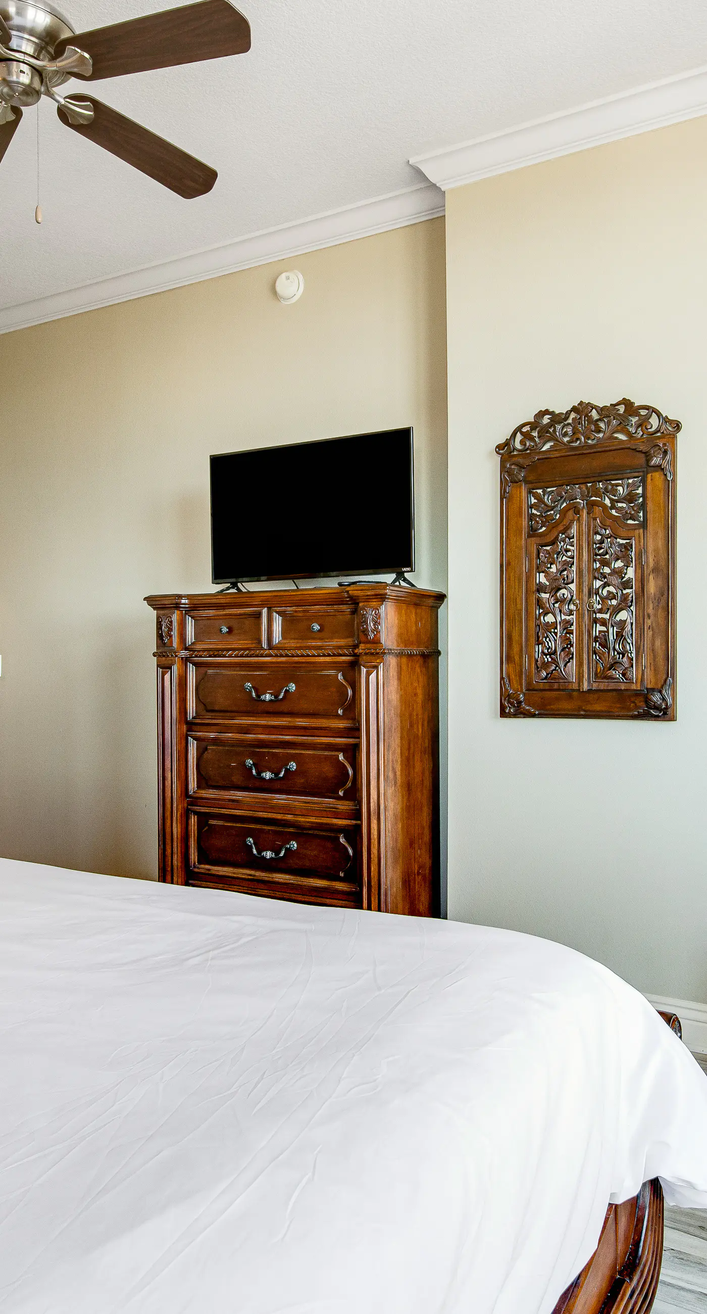 Penthouse condo Emerald Grande with pools, hot tubs, gym - water-view balconies