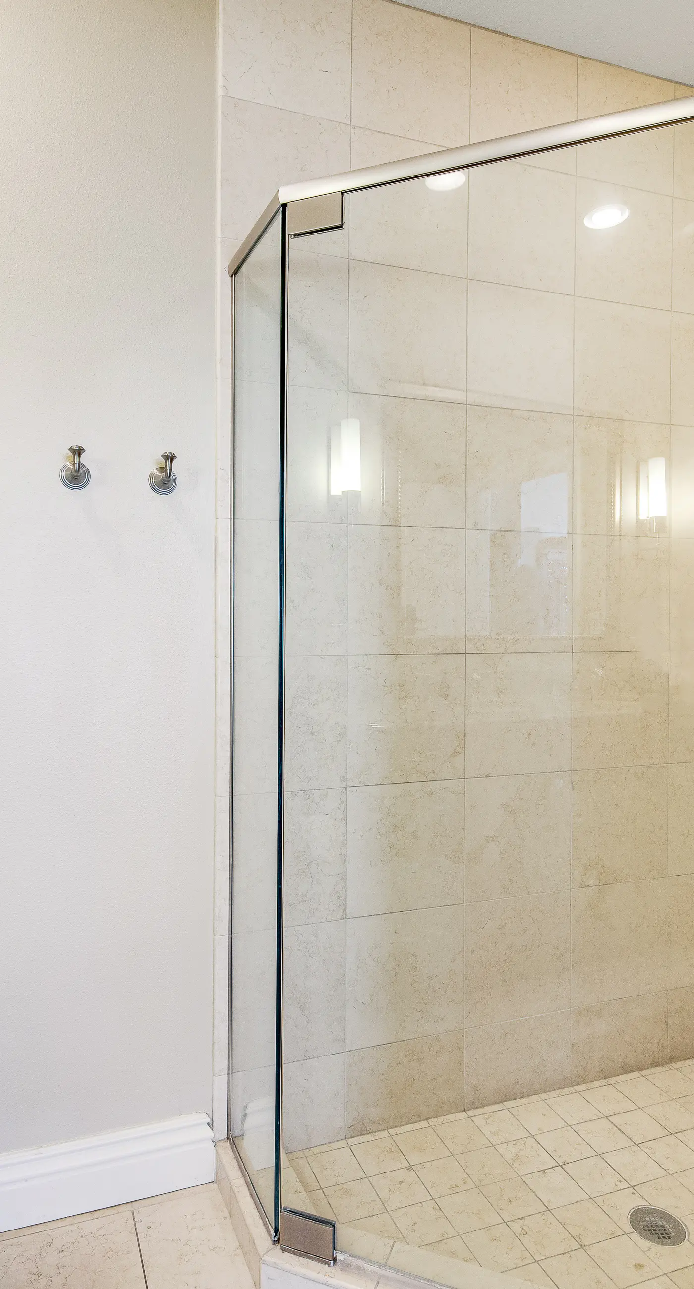 Penthouse condo Emerald Grande with pools, hot tubs, gym - water-view balconies