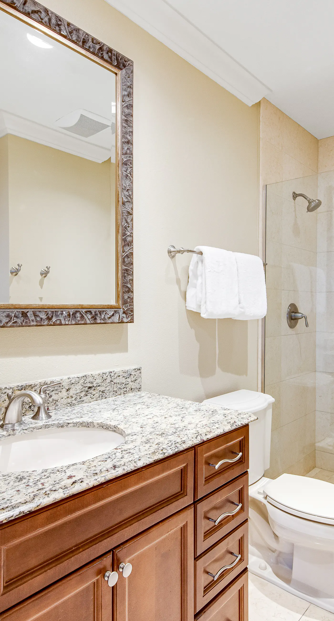 Penthouse condo Emerald Grande with pools, hot tubs, gym - water-view balconies