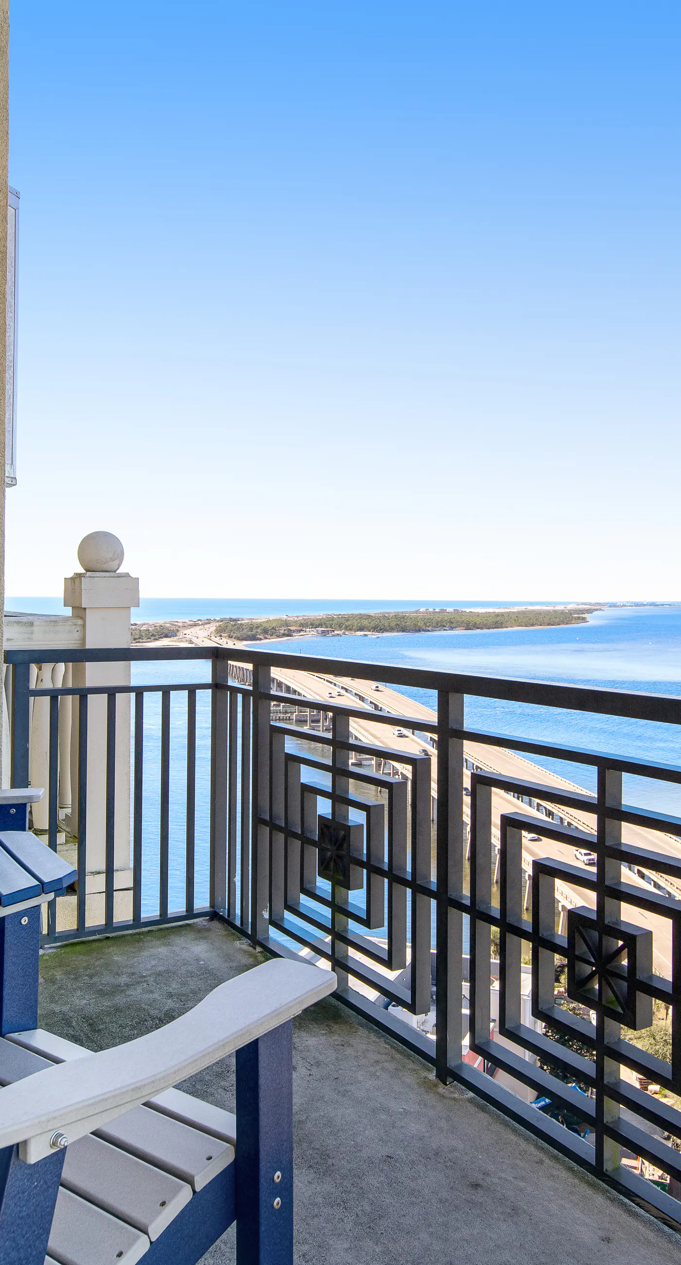 Penthouse condo Emerald Grande with pools, hot tubs, gym - water-view balconies