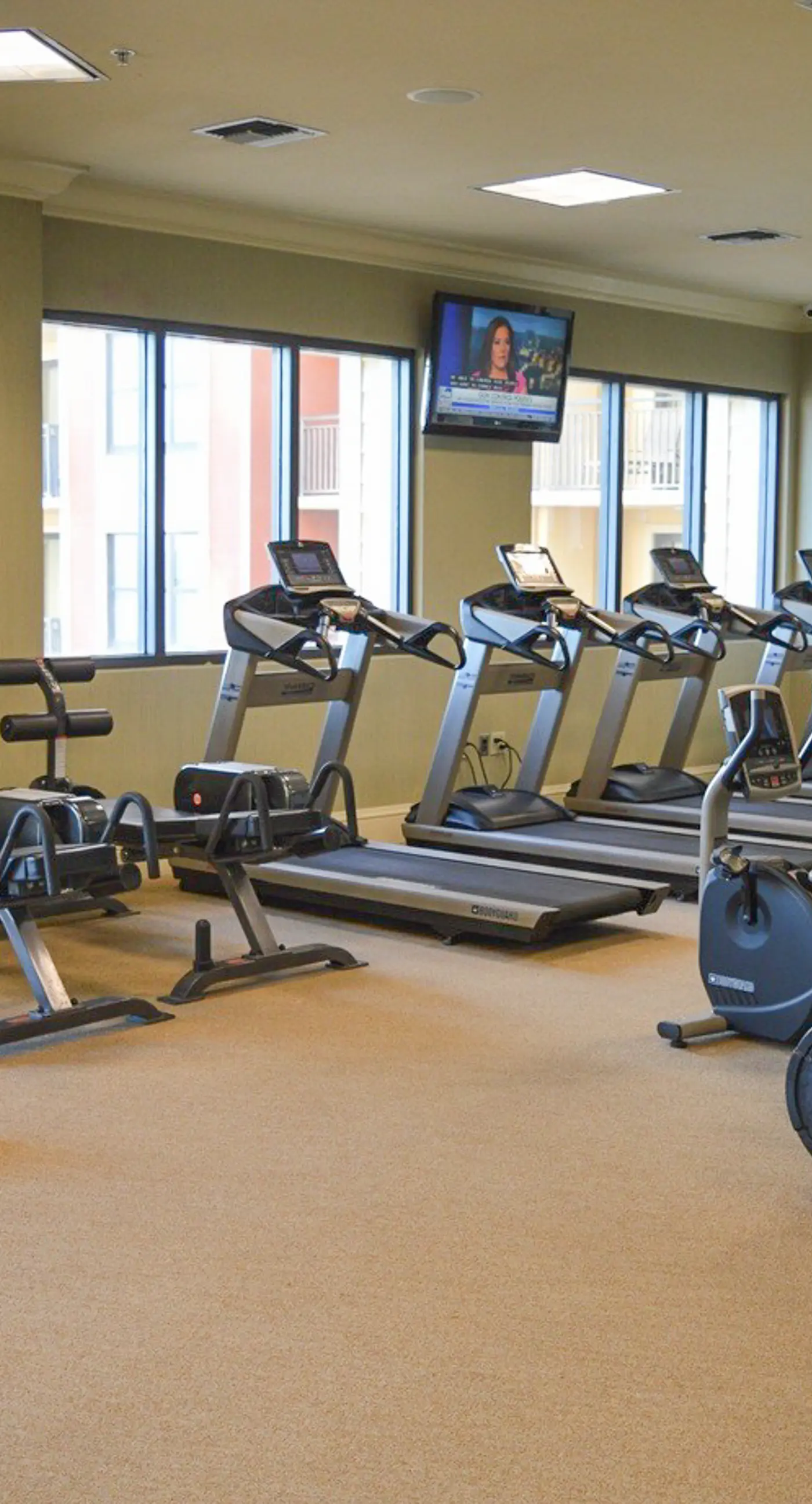 Penthouse condo Emerald Grande with pools, hot tubs, gym - water-view balconies