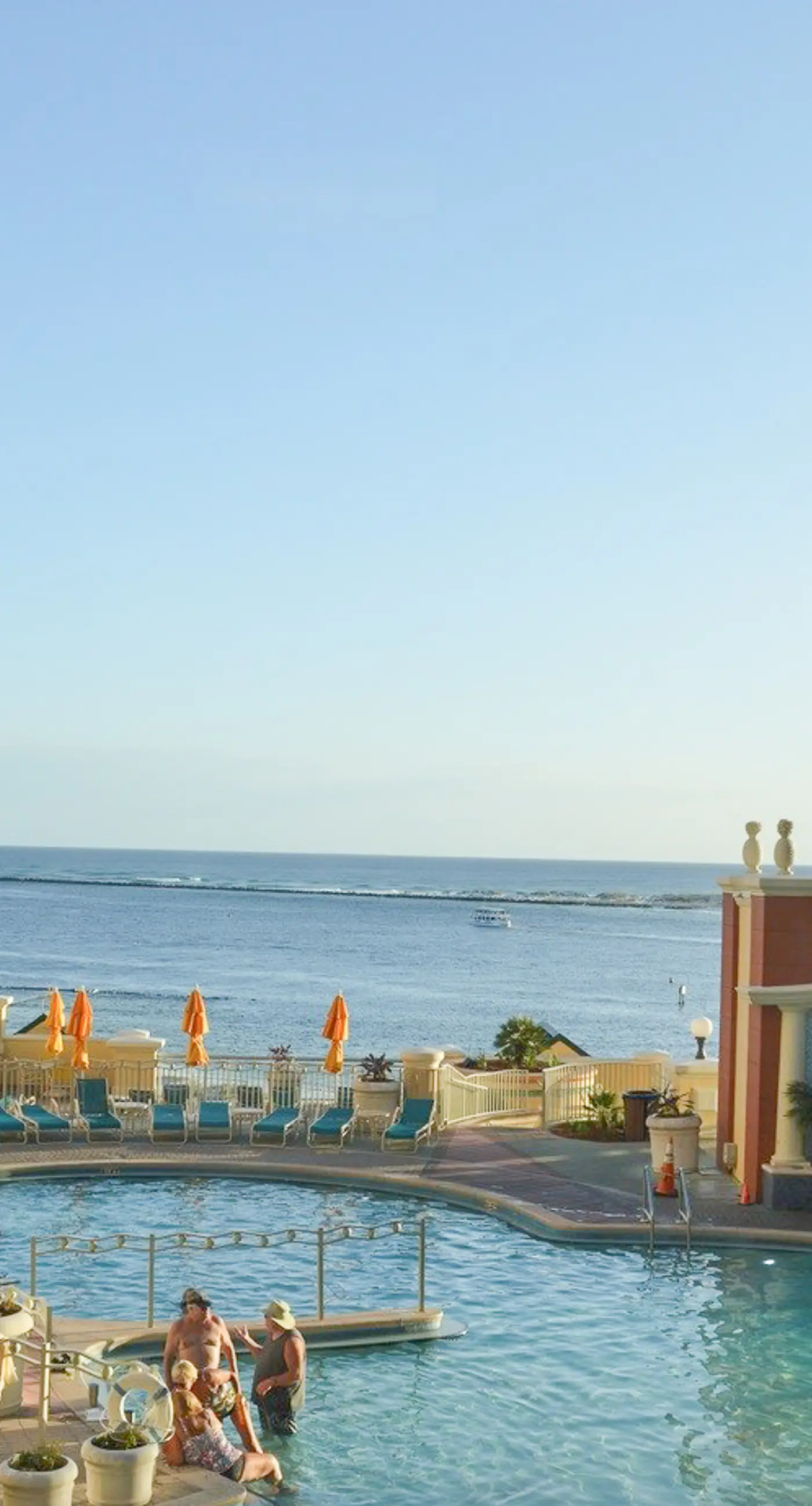 Penthouse condo Emerald Grande with pools, hot tubs, gym - water-view balconies