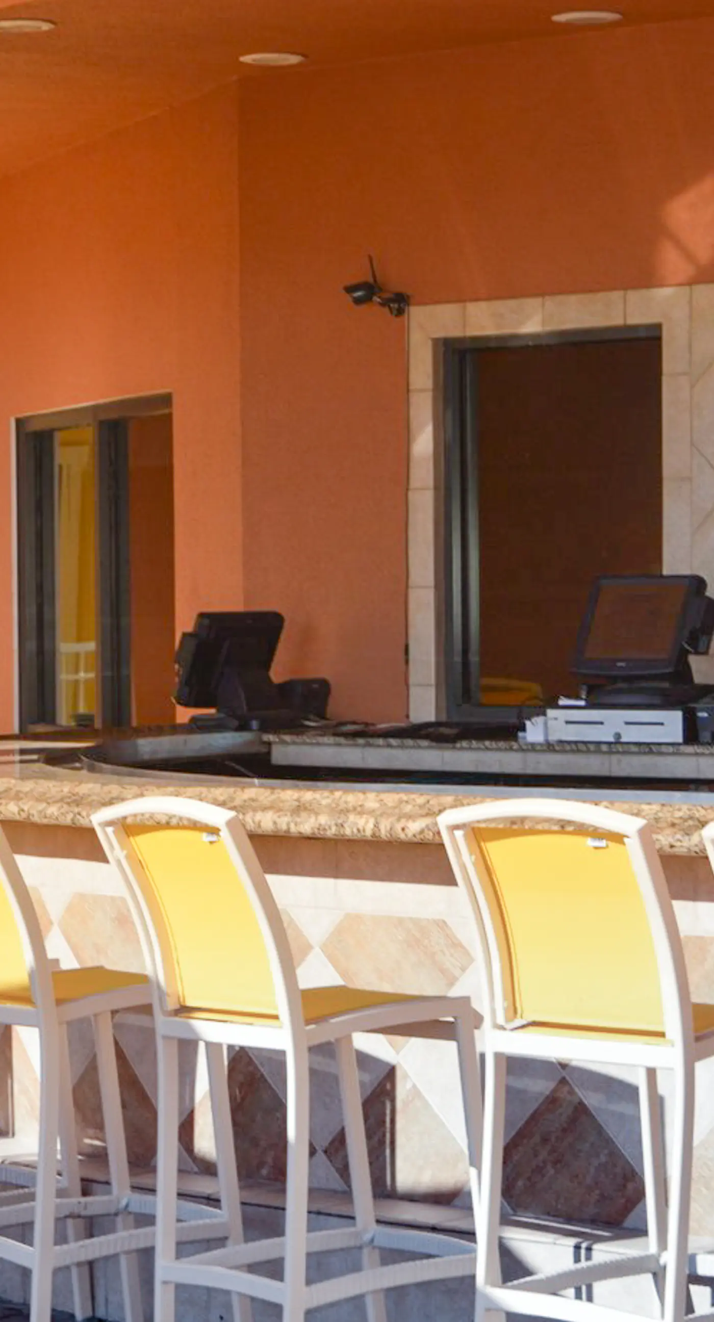 Penthouse condo Emerald Grande with pools, hot tubs, gym - water-view balconies