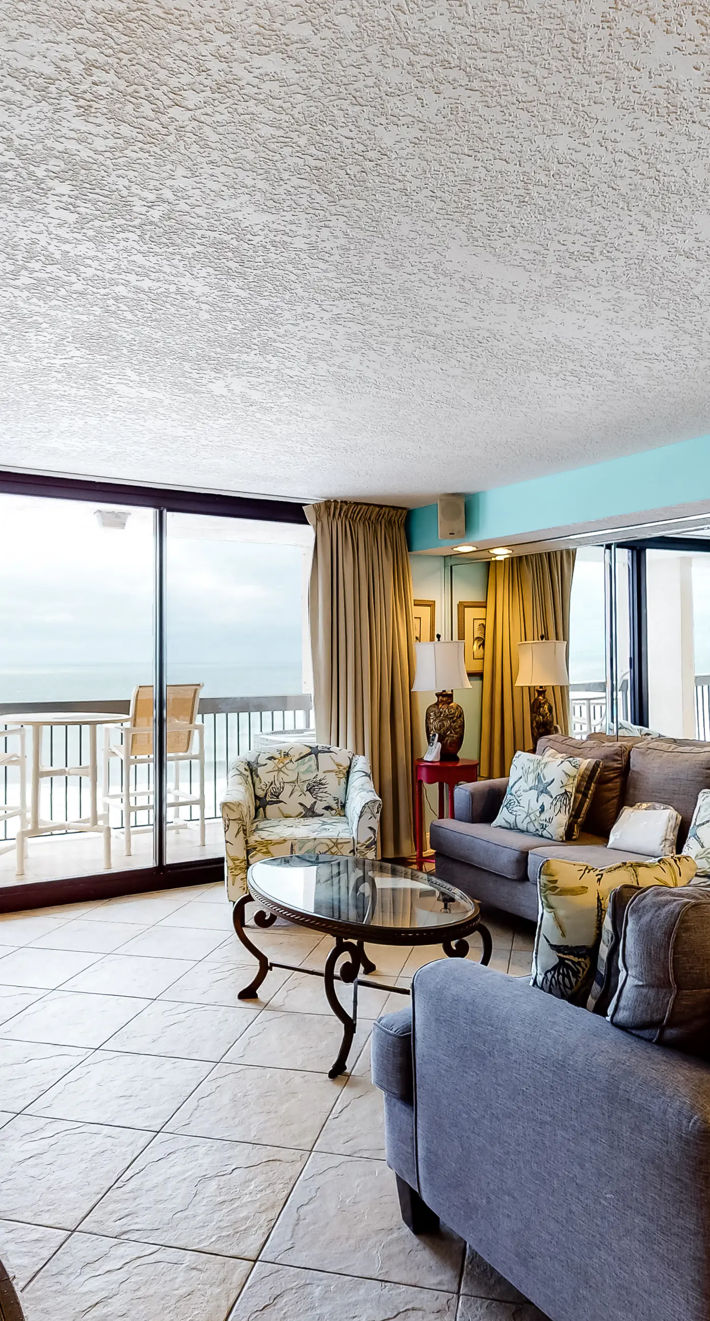 All-suite condo with pool, hot tub, sauna, free WiFi & central AC