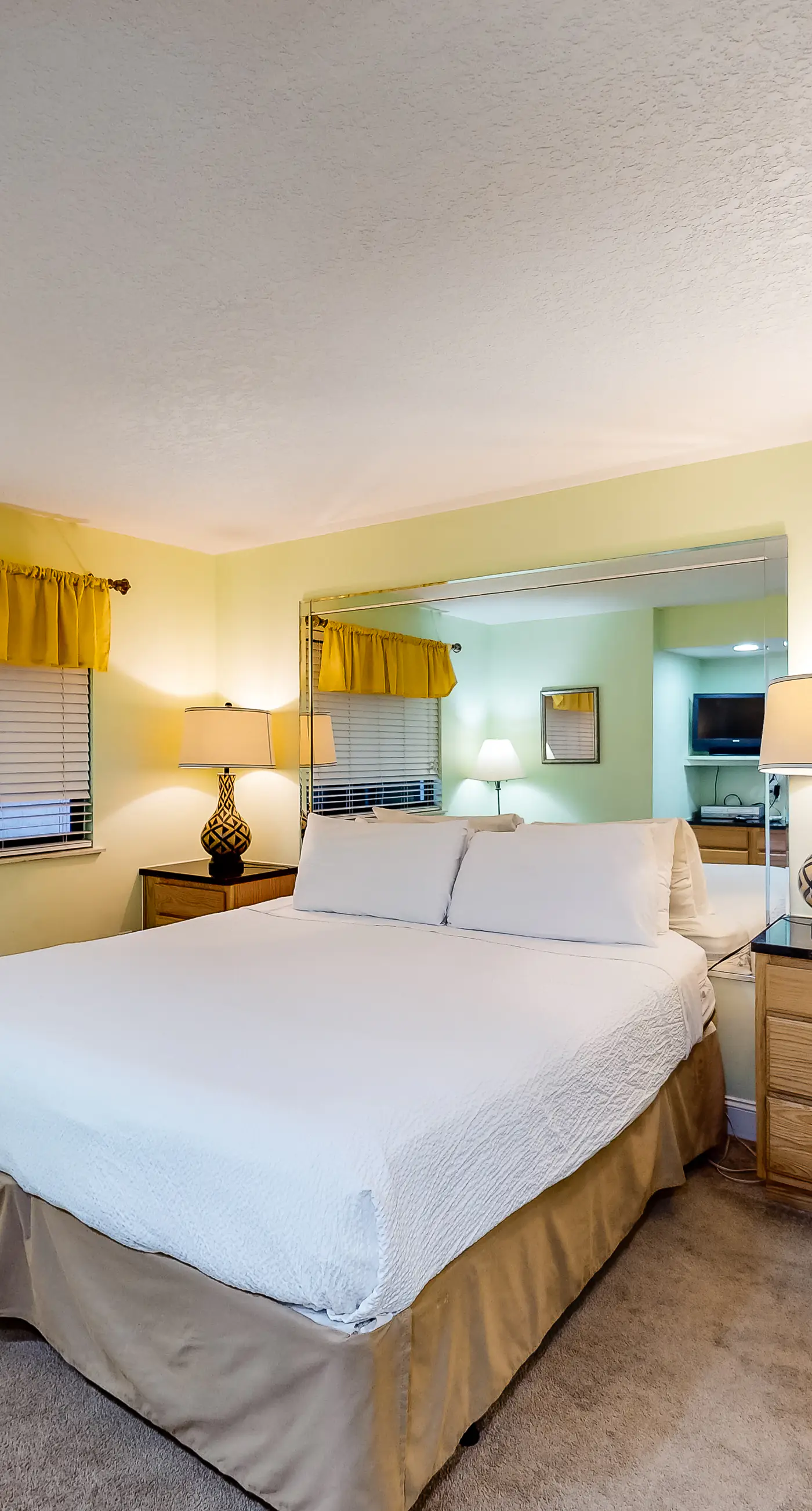 All-suite condo with pool, hot tub, sauna, free WiFi & central AC