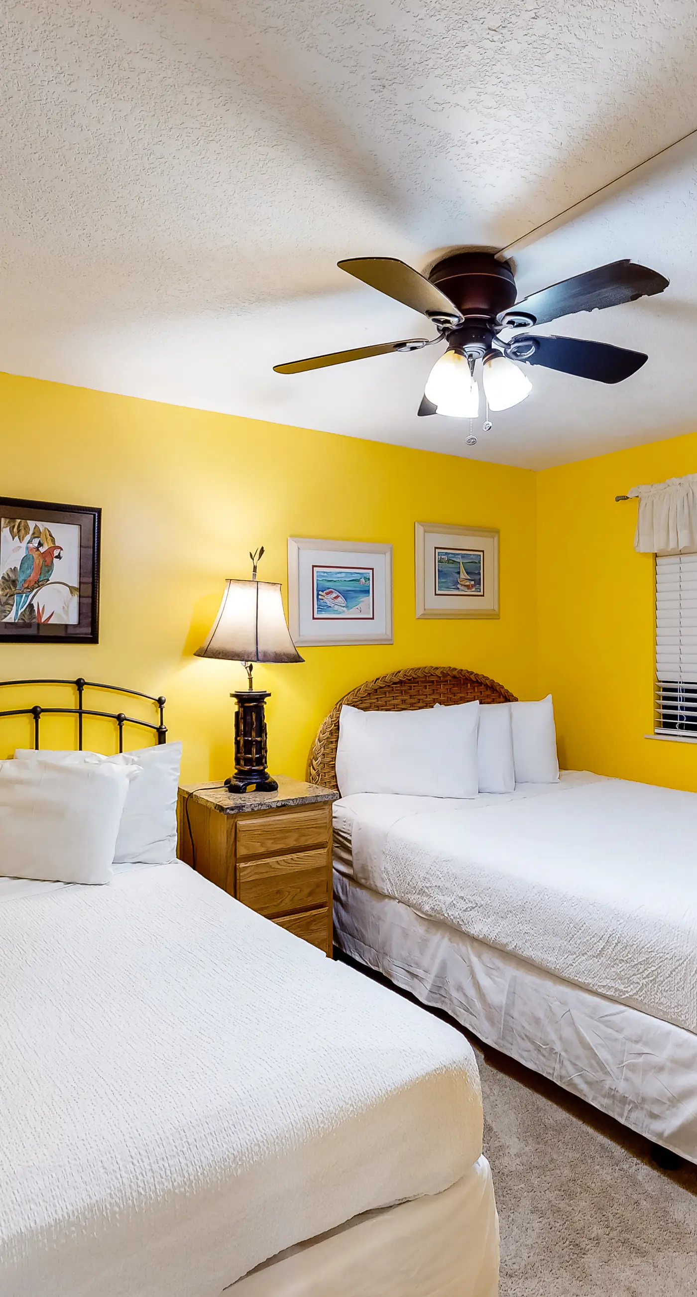 All-suite condo with pool, hot tub, sauna, free WiFi & central AC