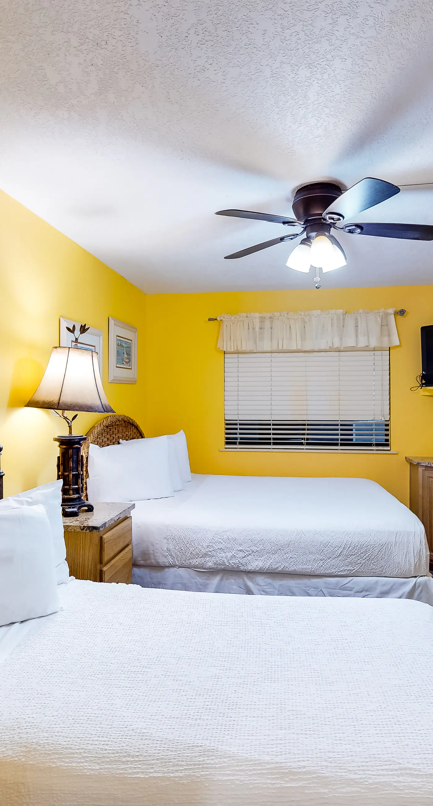 All-suite condo with pool, hot tub, sauna, free WiFi & central AC