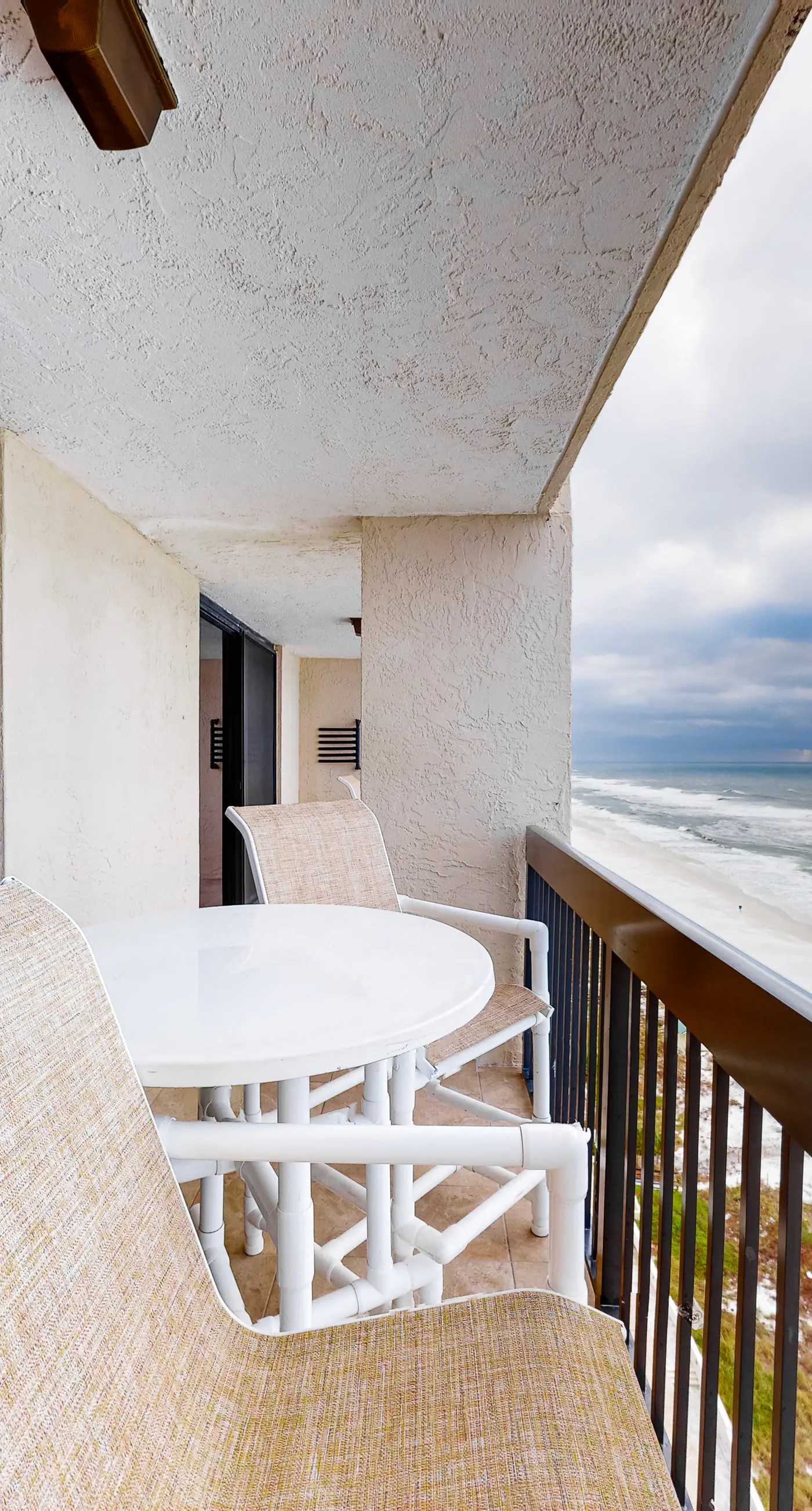 All-suite condo with pool, hot tub, sauna, free WiFi & central AC