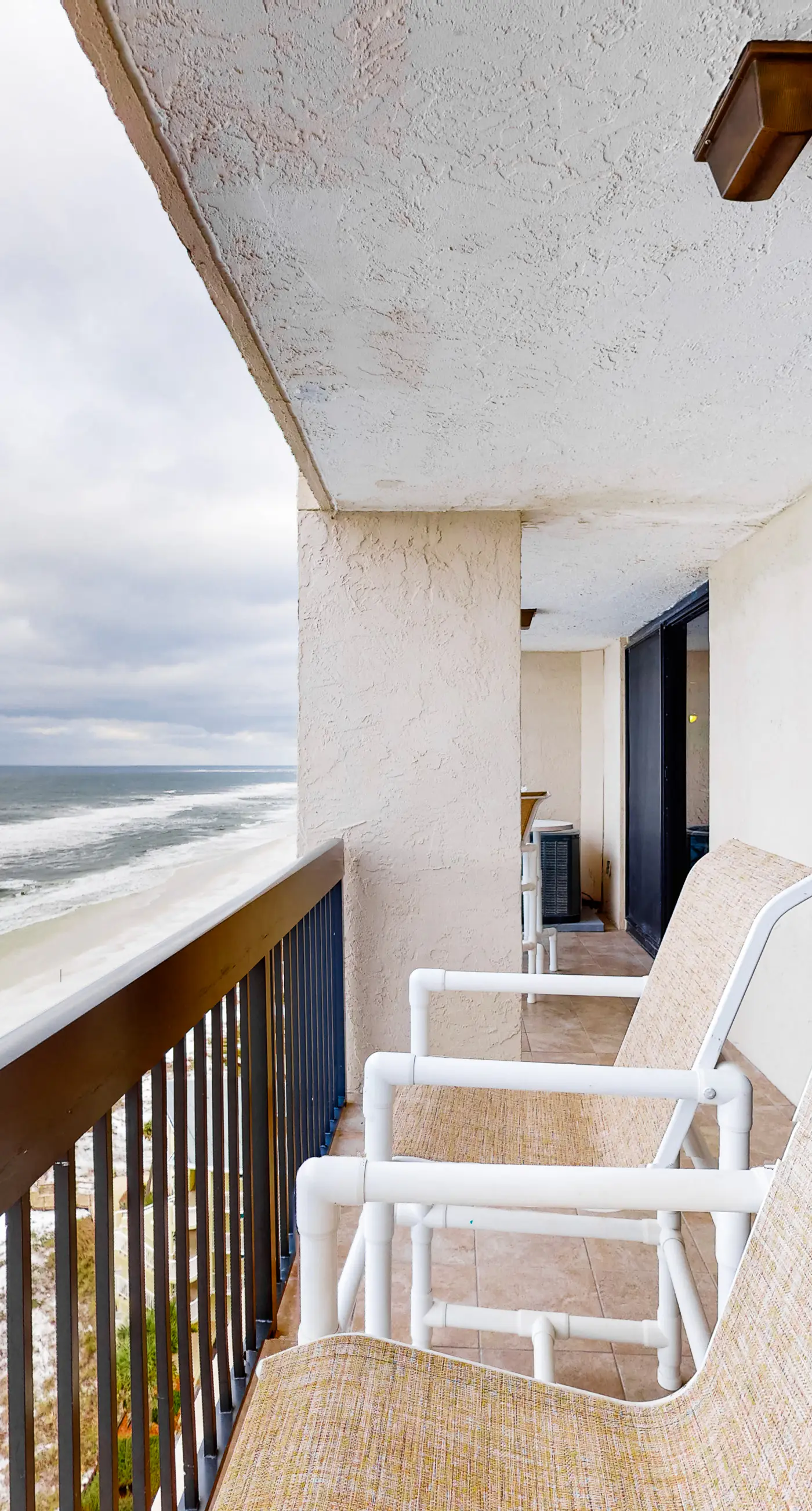 All-suite condo with pool, hot tub, sauna, free WiFi & central AC