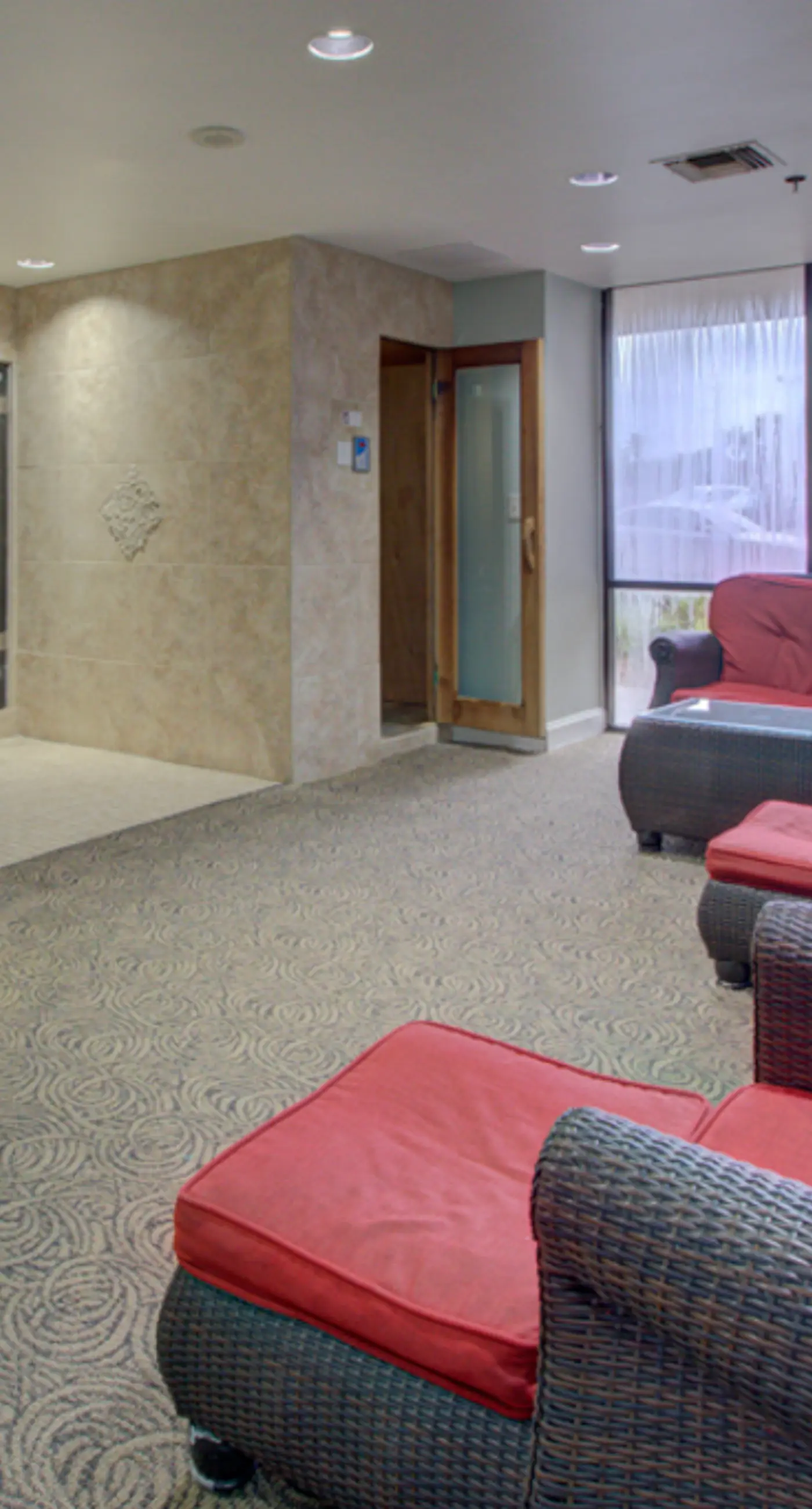 All-suite condo with pool, hot tub, sauna, free WiFi & central AC