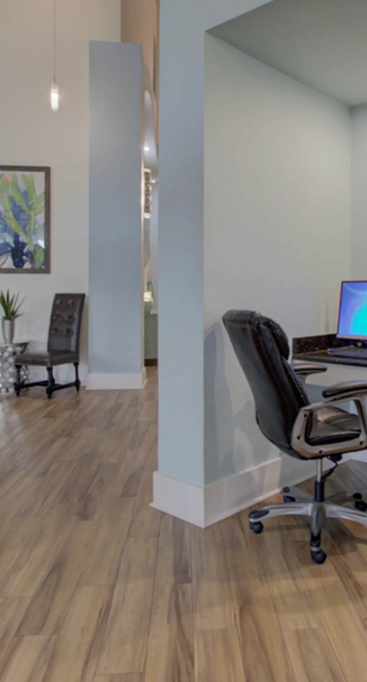 All-suite condo with pool, hot tub, sauna, free WiFi & central AC