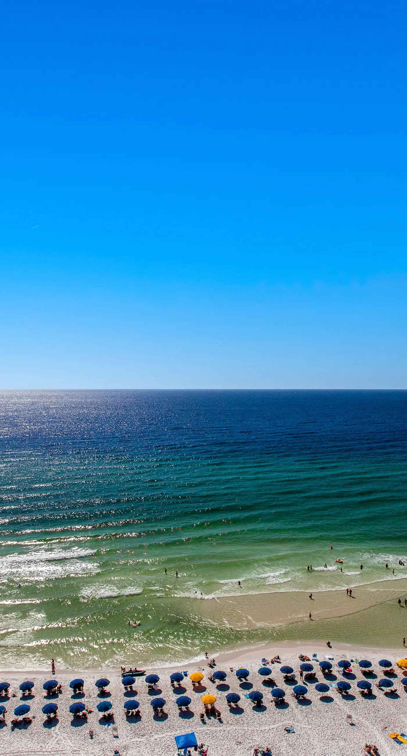 All-suite condo with pool, hot tub, sauna, free WiFi & central AC