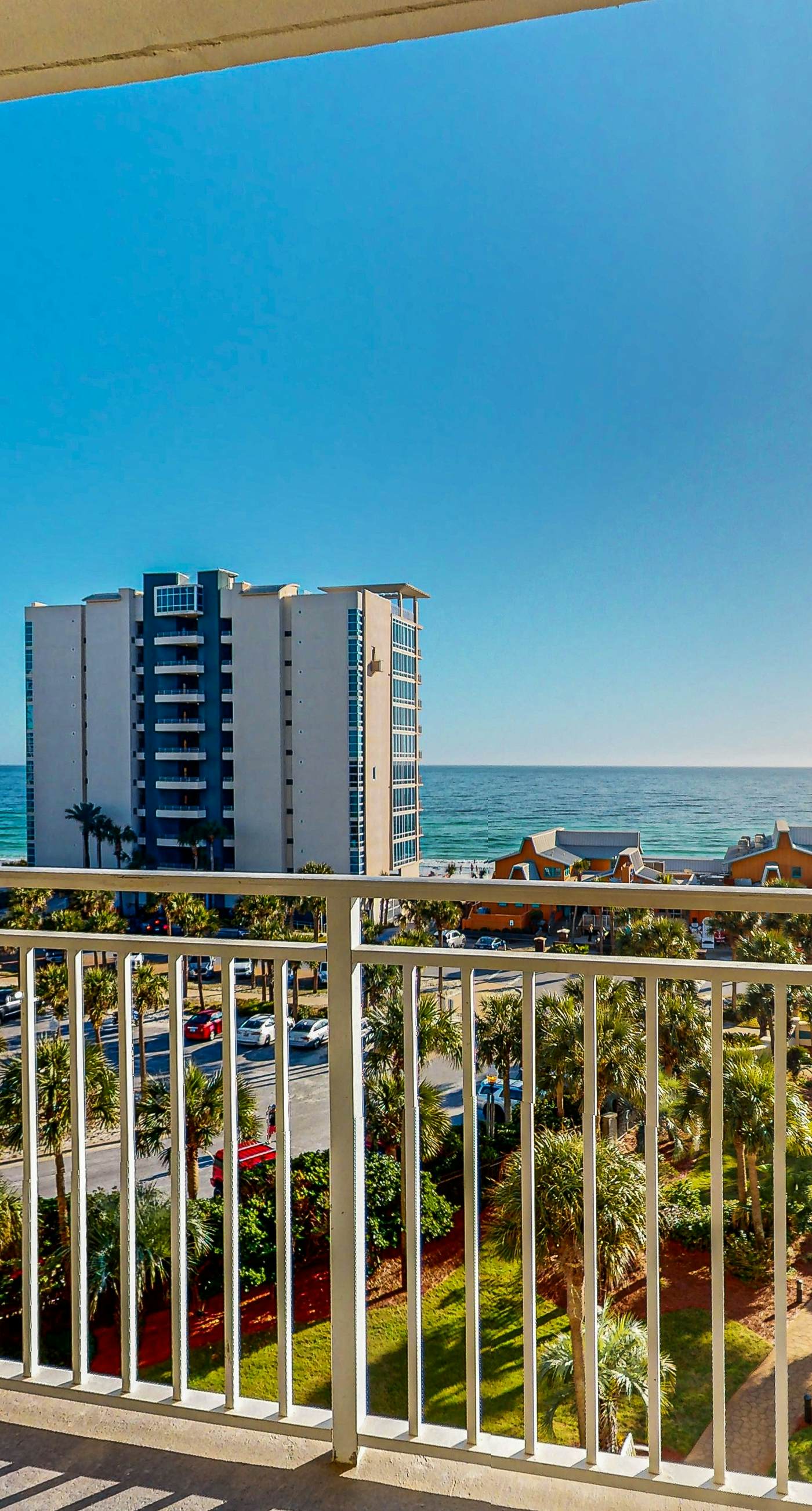 Spacious, waterfront condo with gulf views, shared pools, & fitness room